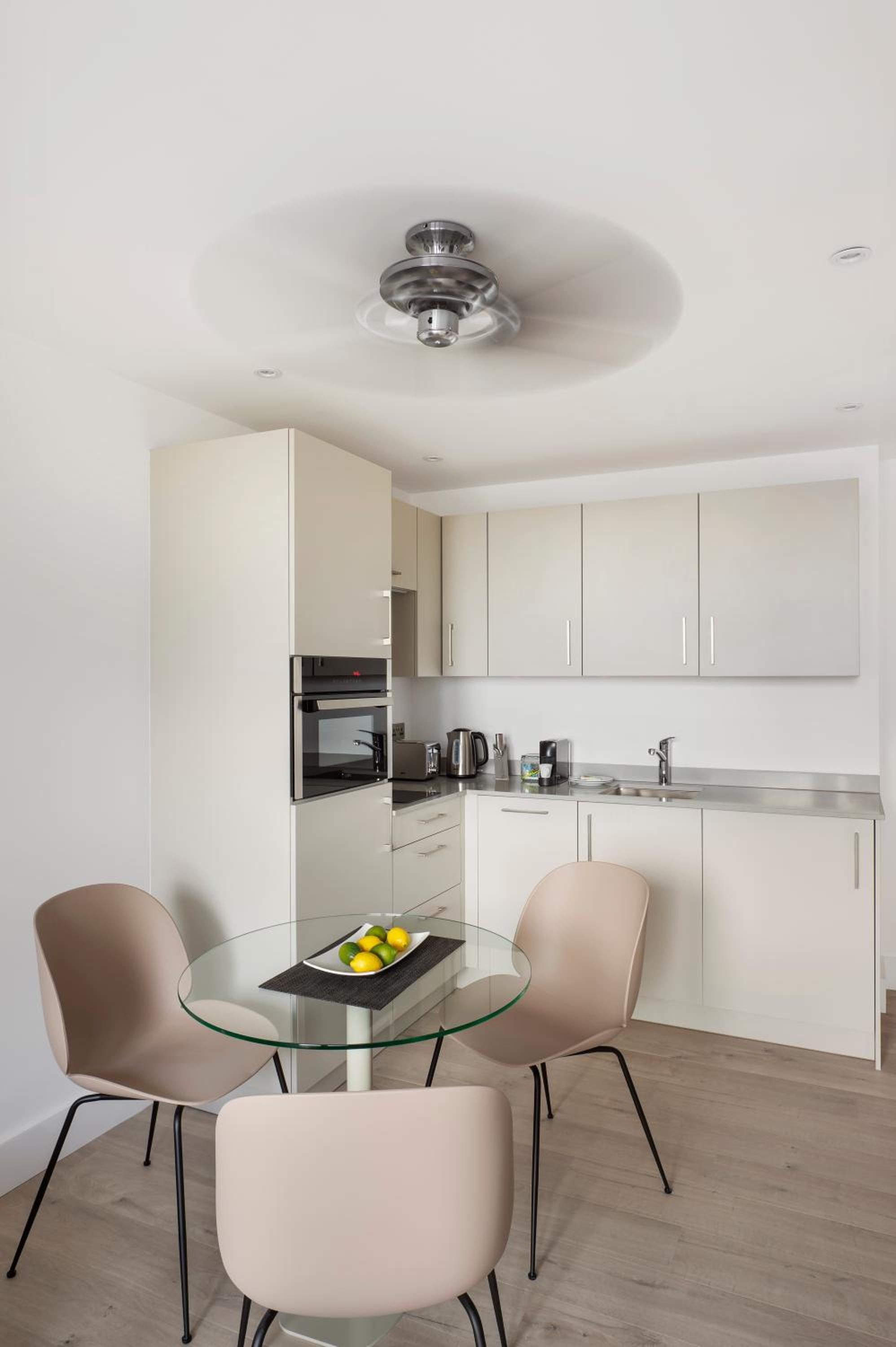 One Bedroom Penthouse Suite with City View and Terrace - Photo 8