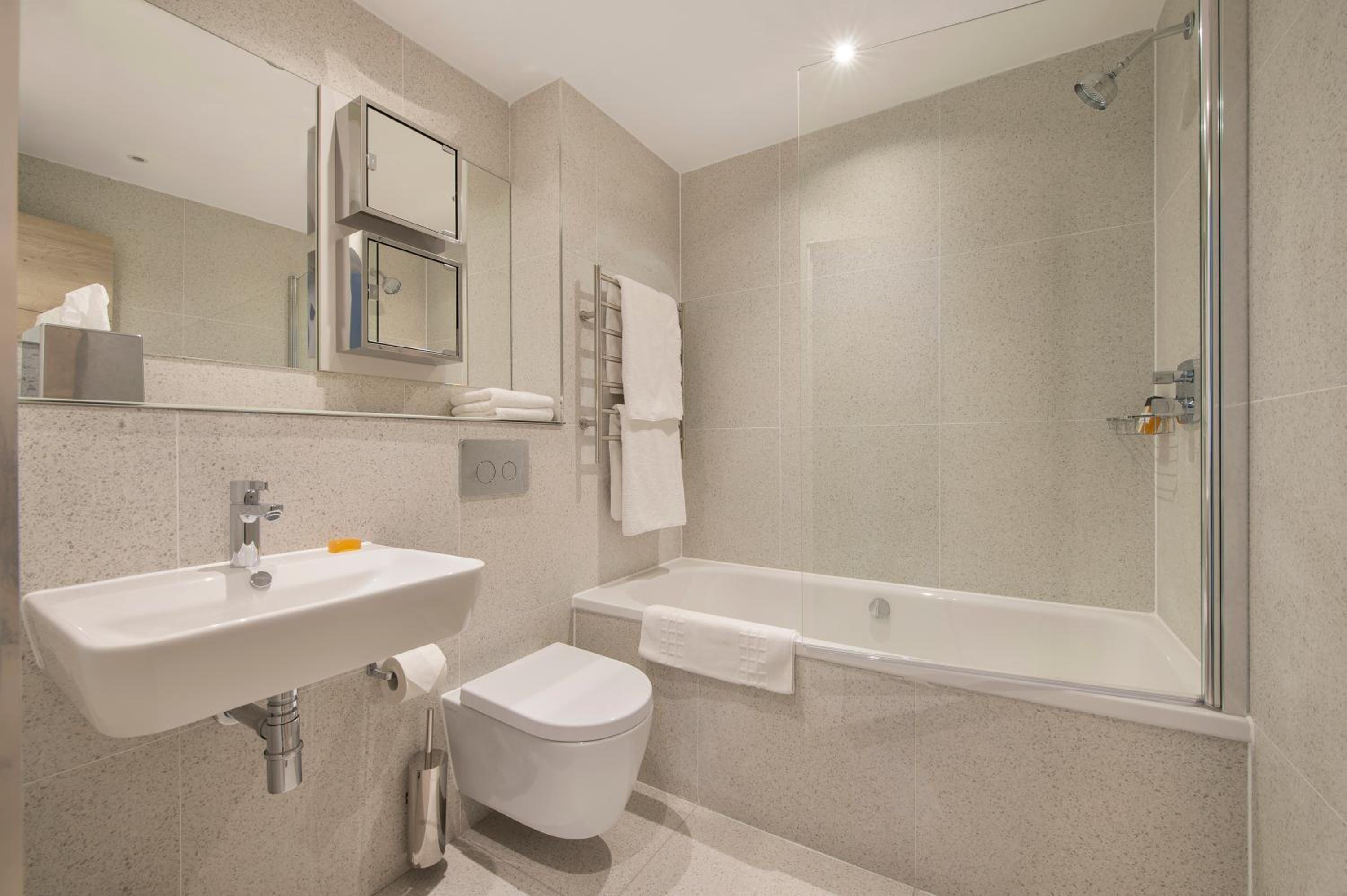 One Bedroom Suite with Sea View and Balcony - Photo 9