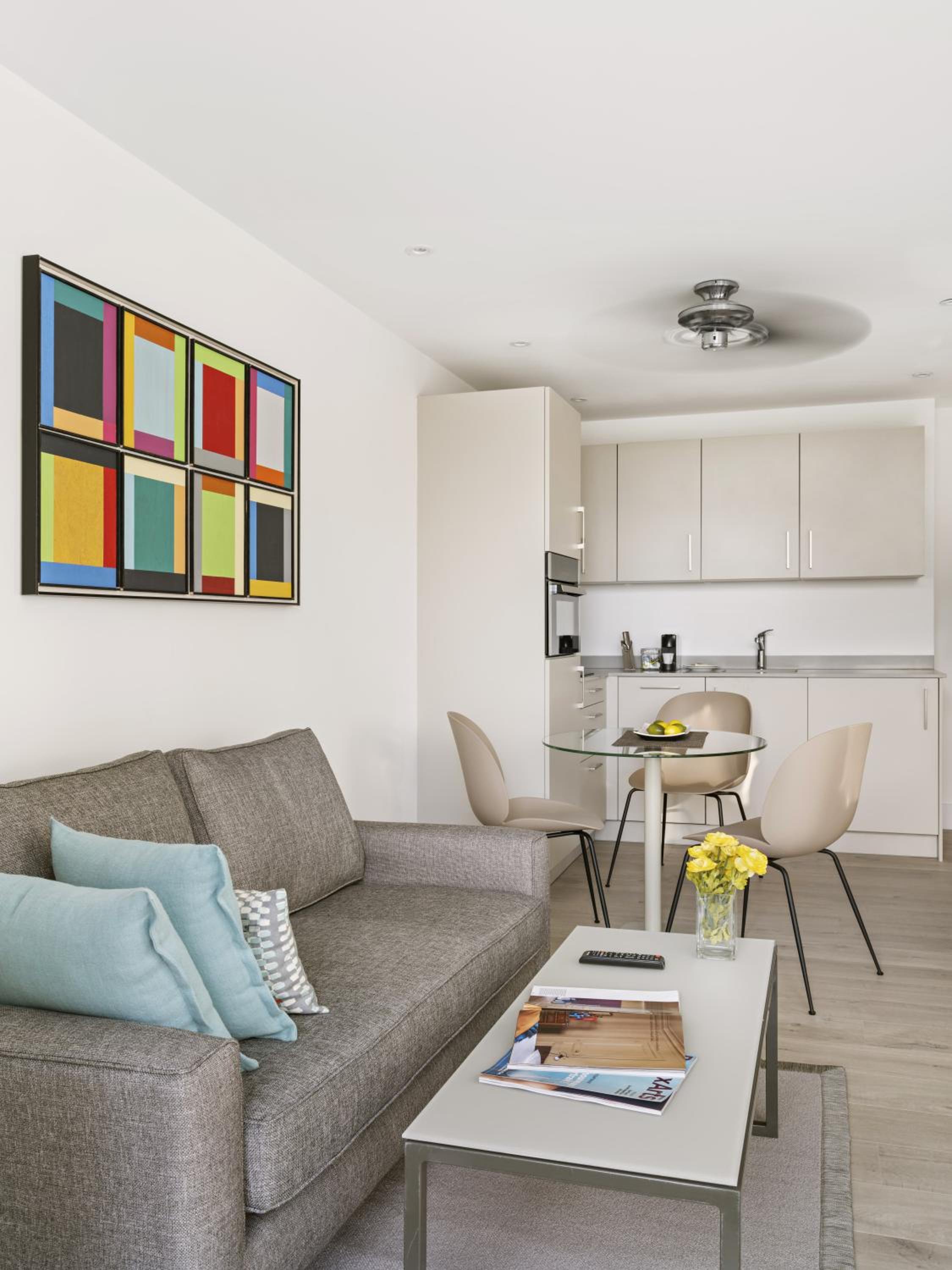One Bedroom Suite - Photo 4