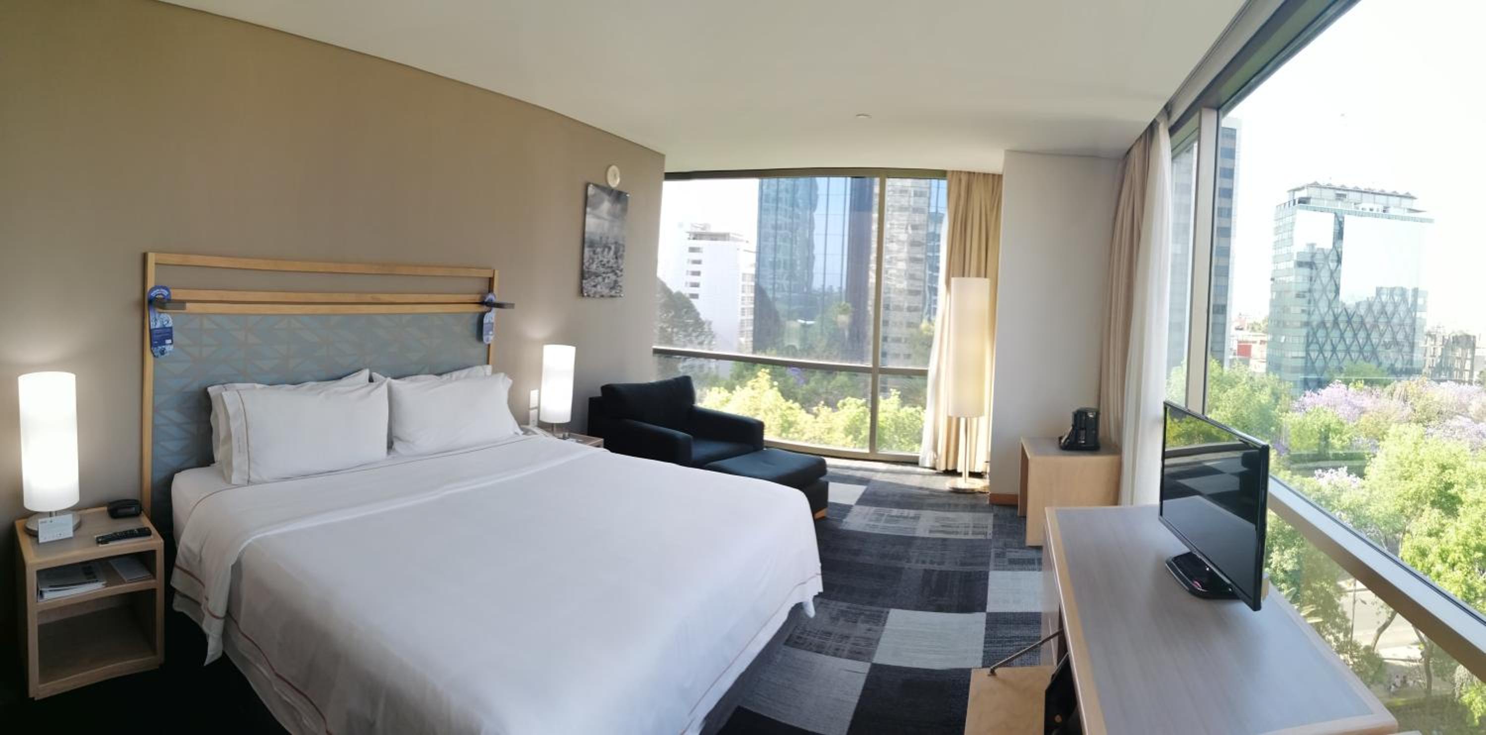 Available room thumbnail 5