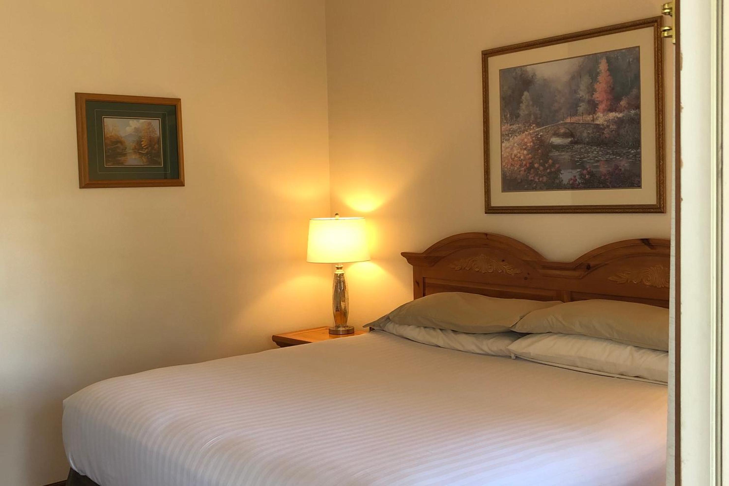 King Suite with River View  photo 3