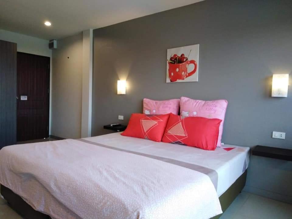 Deluxe Room (2 Adults + 1 Child) - Photo 12