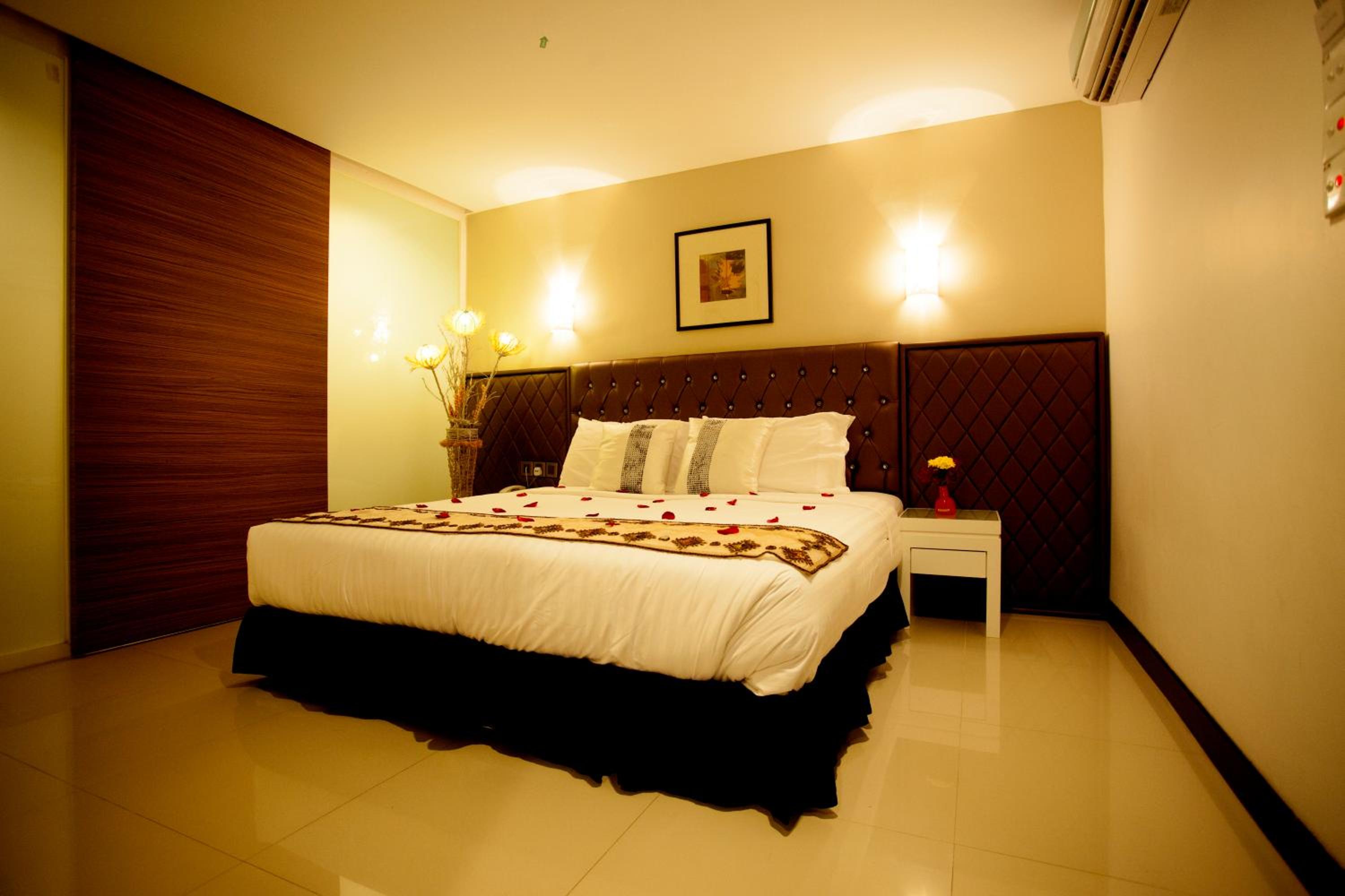 Superior King Room with Window