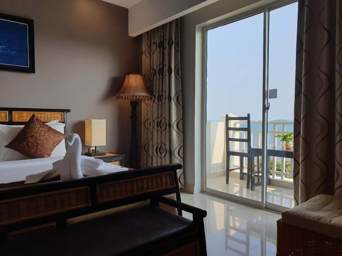 King Room with Sea View - Photo 3