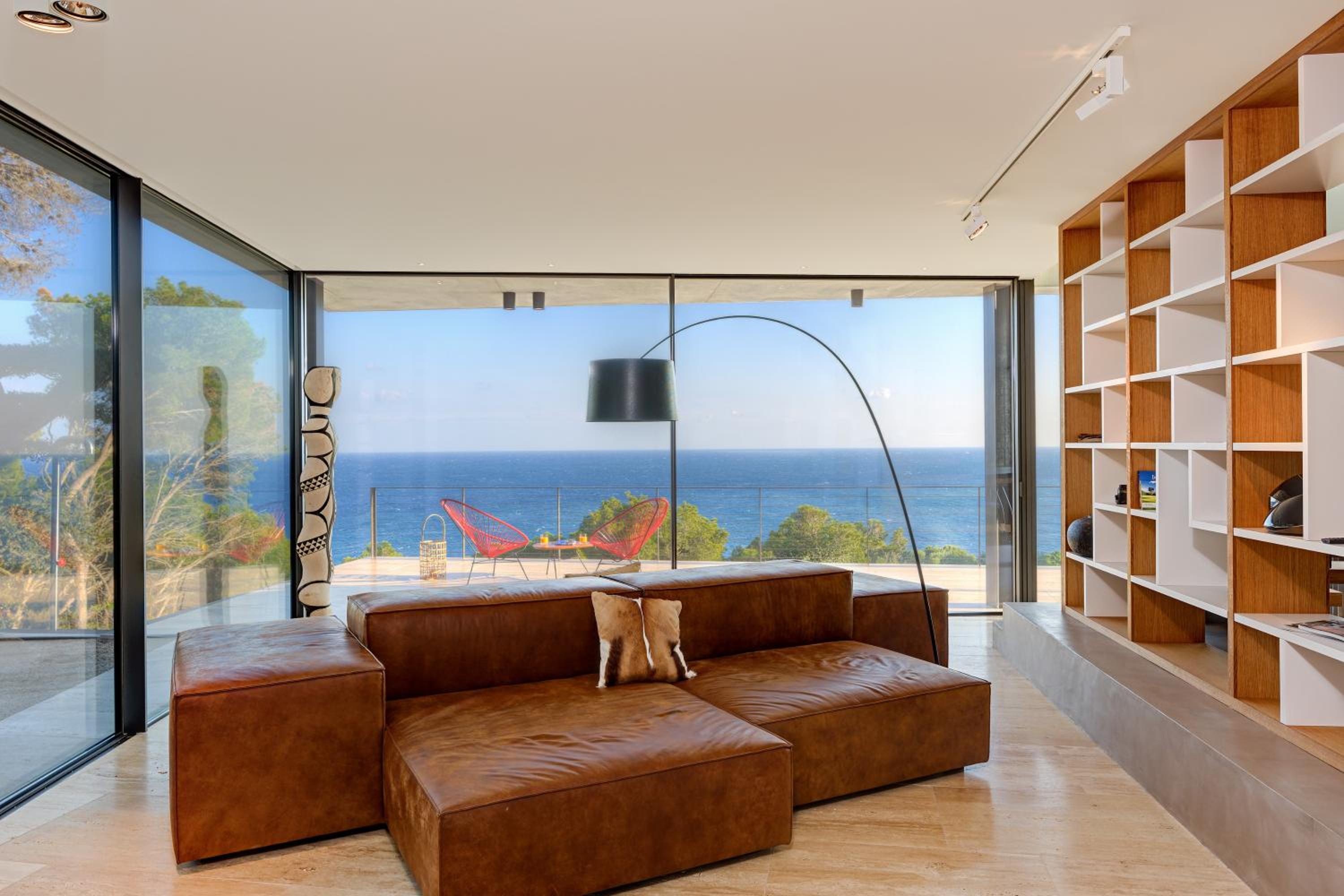 Four-Bedroom House photo 3