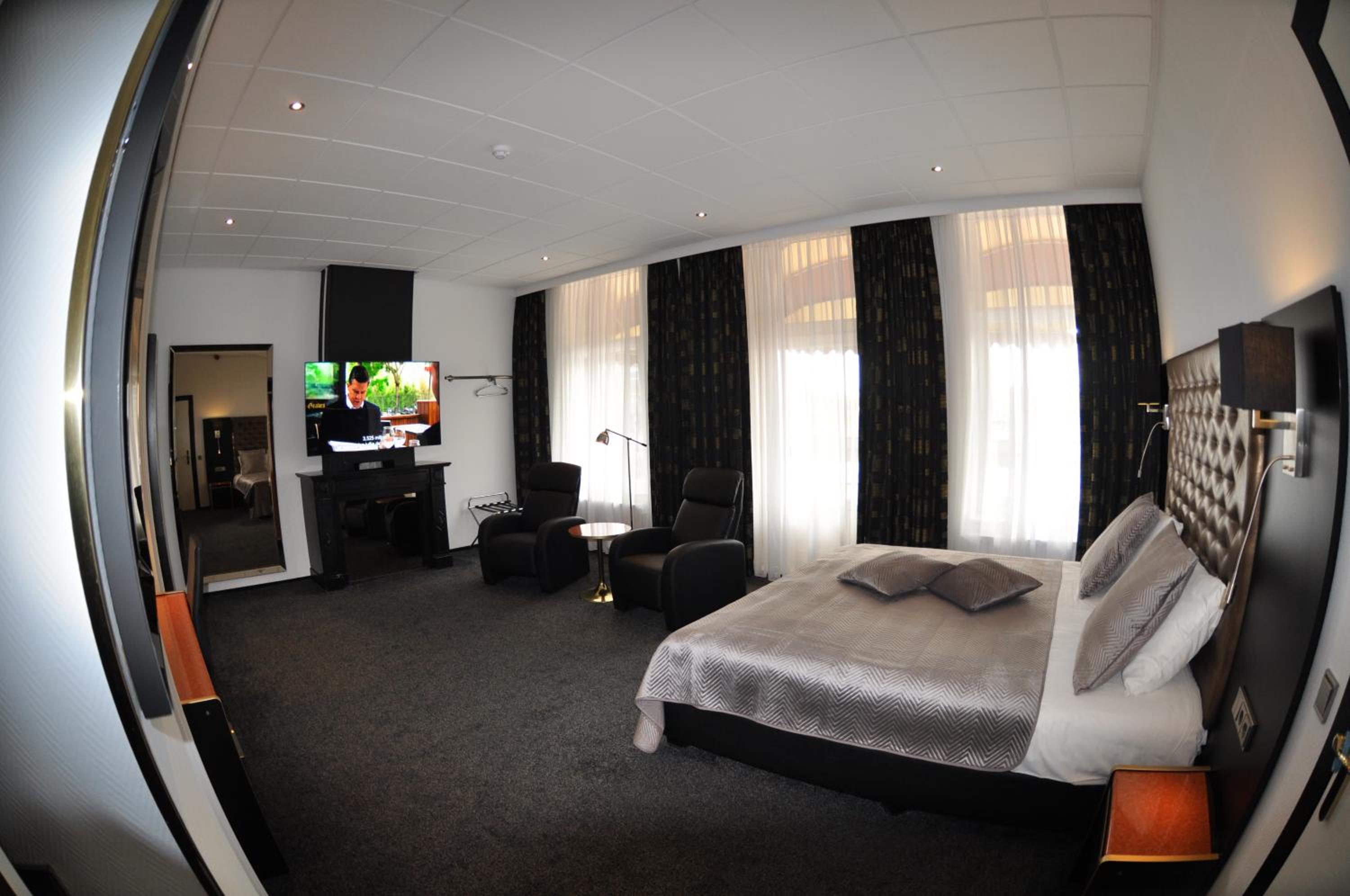 Grand Deluxe Double Room with Balcony photo 3