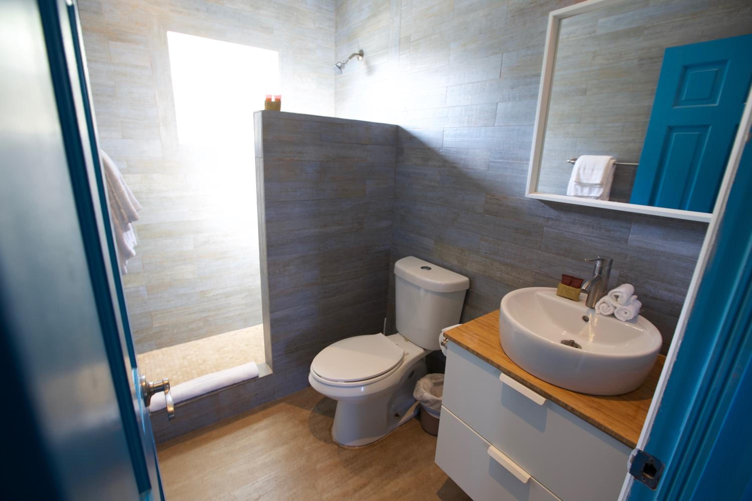 Two-Bedroom Cottage with Garden View photo 2