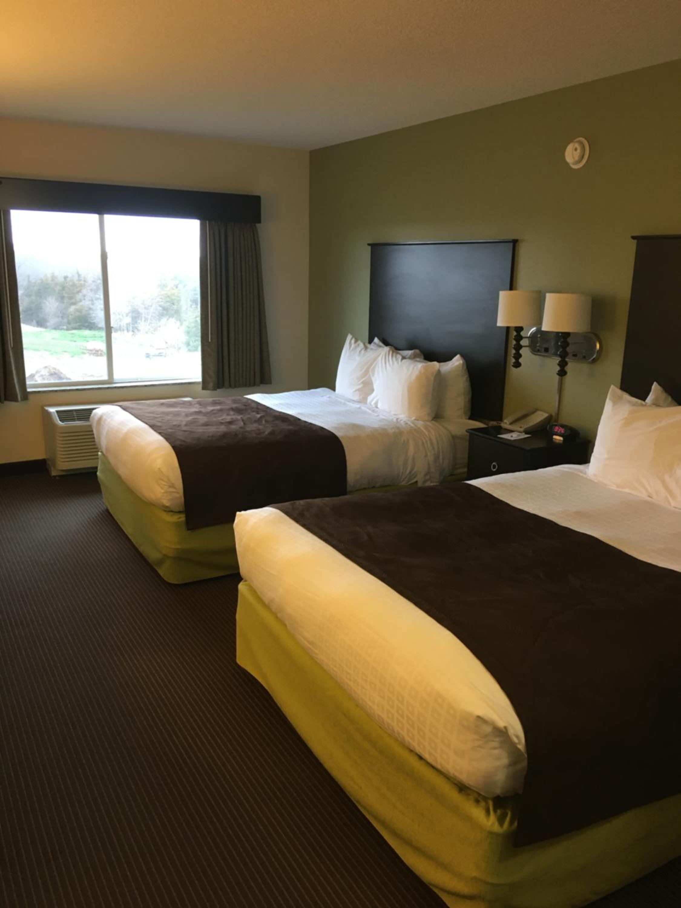 Queen Room with Two Queen Beds - Non-Smoking - Photo 3
