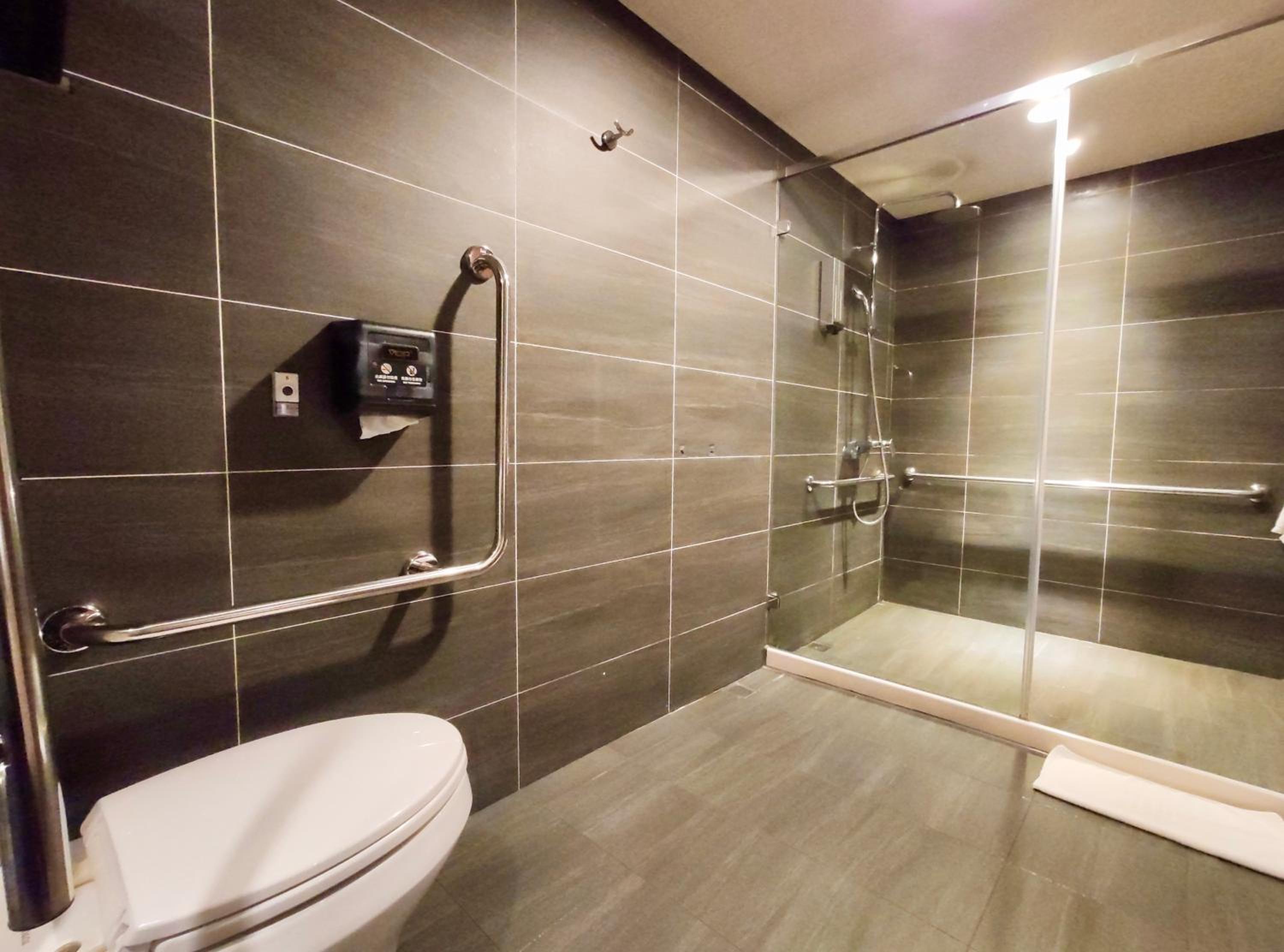 Deluxe Twin Room without window photo 2