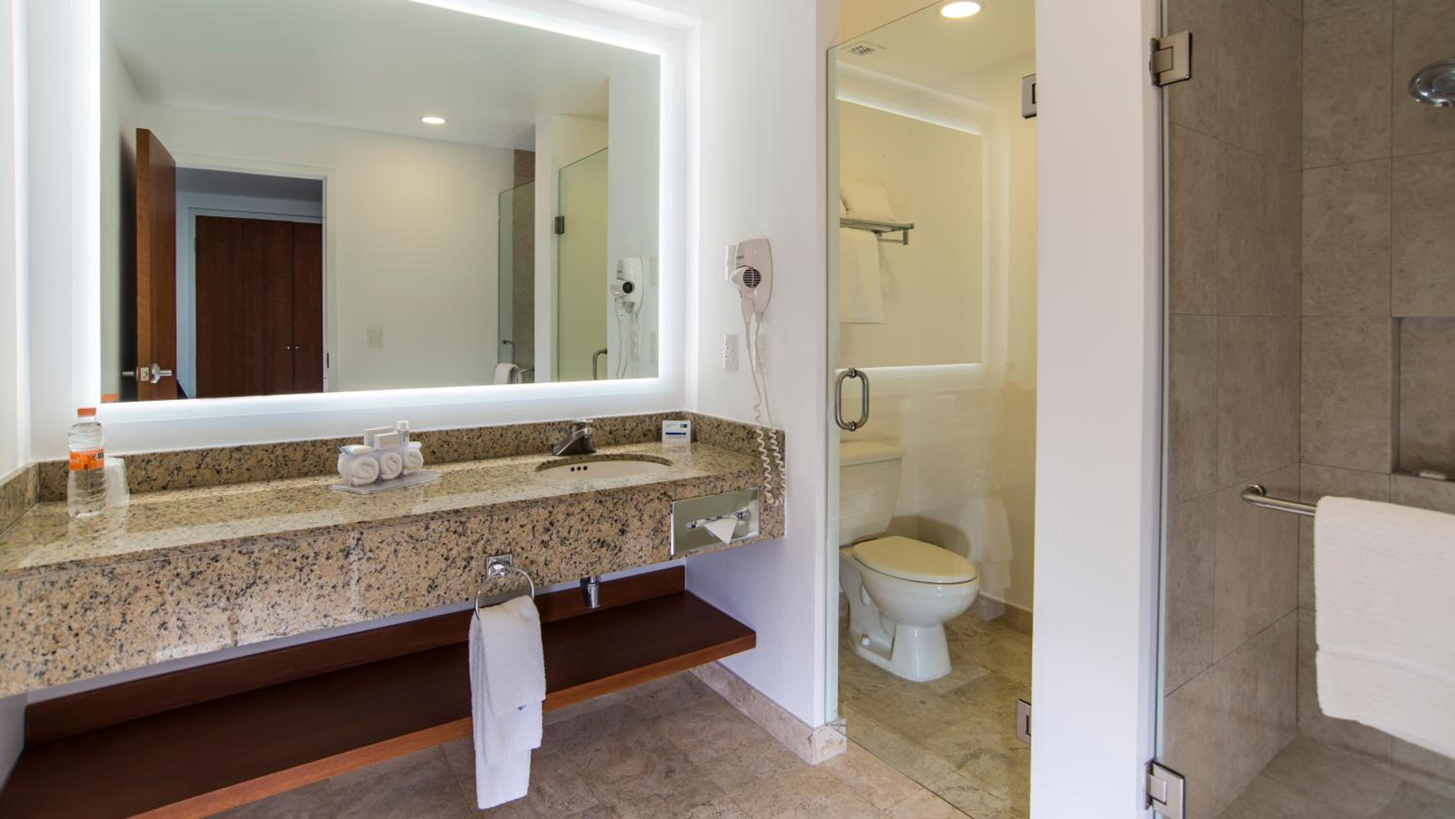King Suite - Photo 2