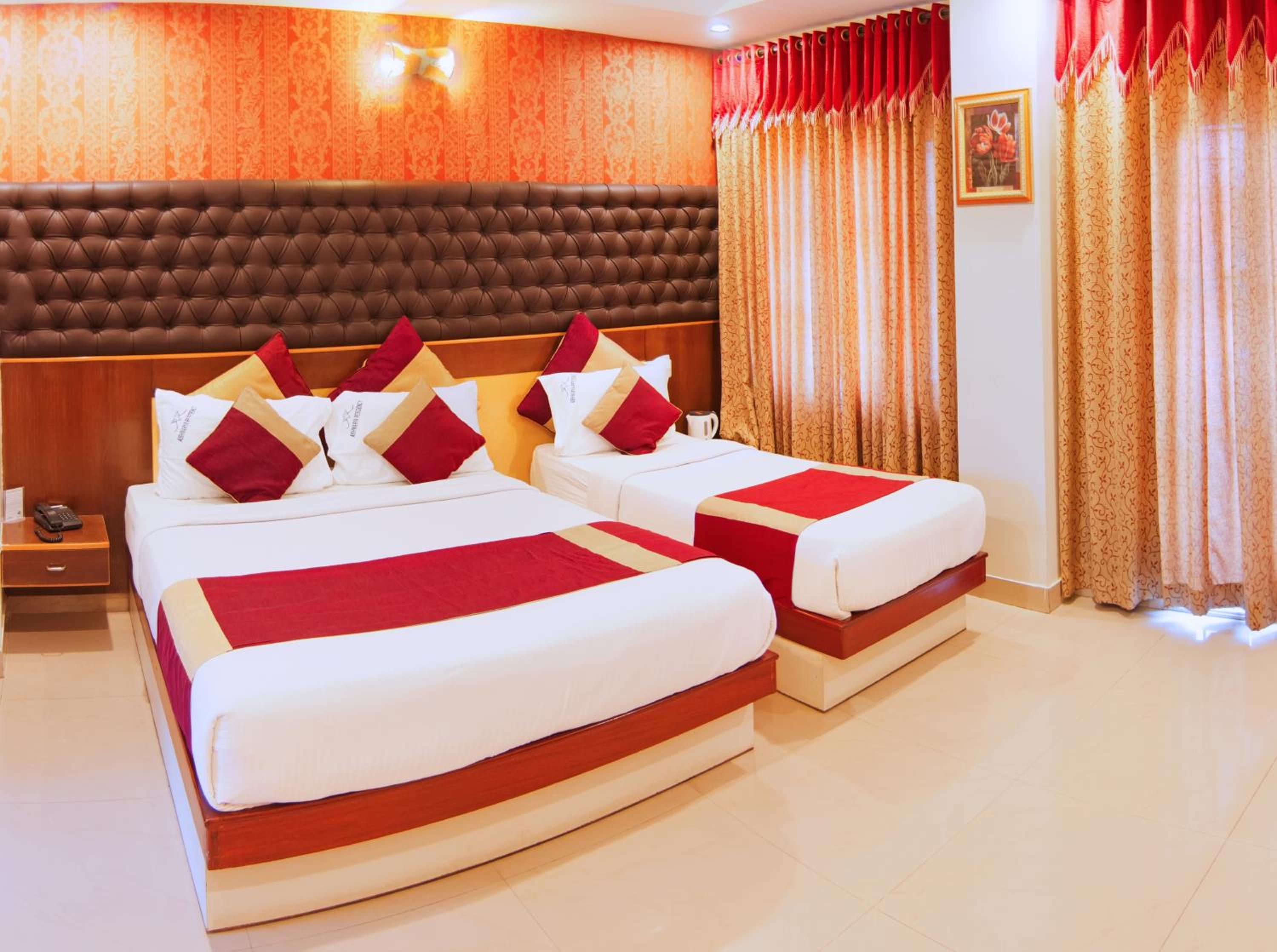Signature Suite - Photo 13