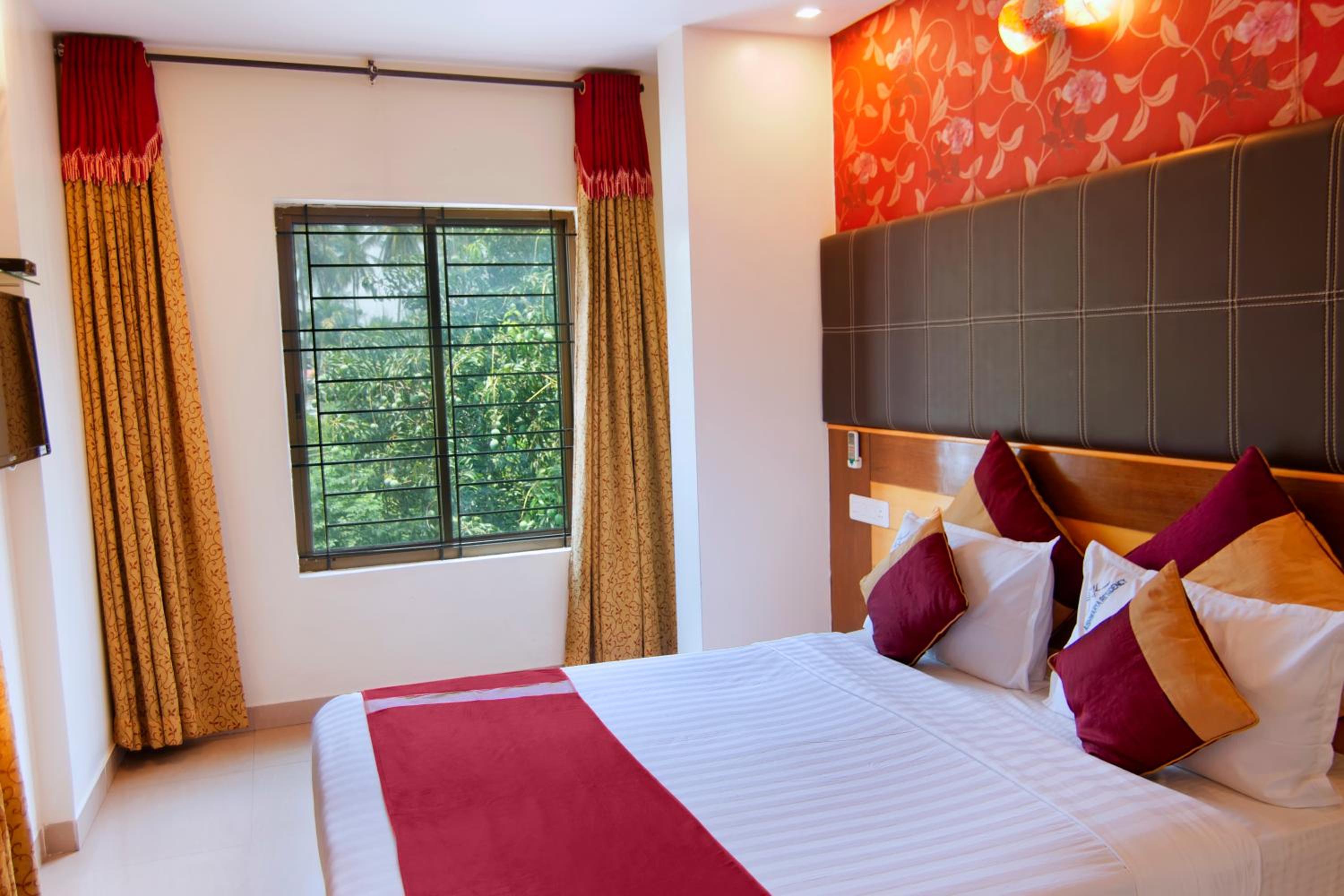 Signature Suite - Photo 3