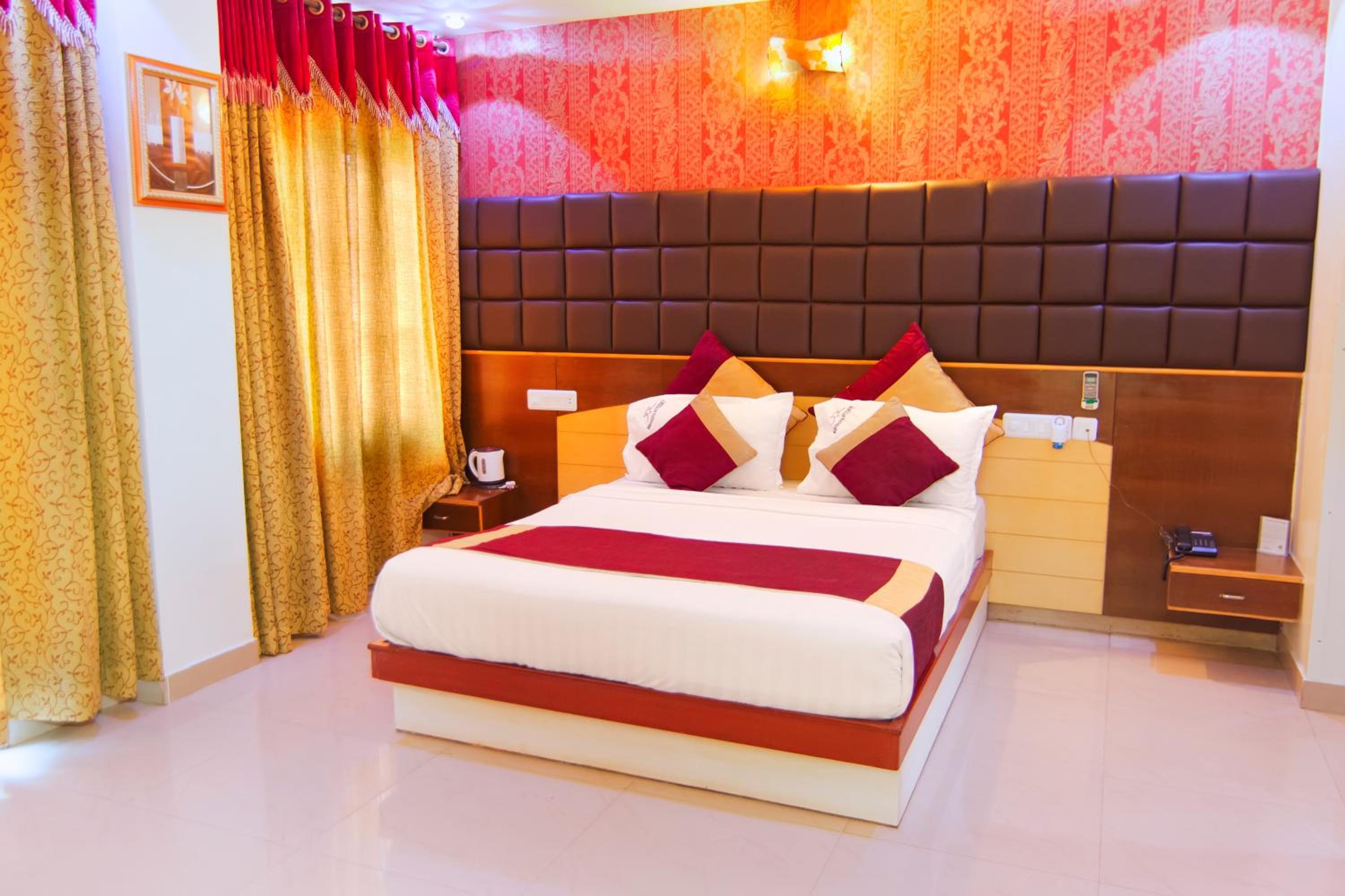 Signature Suite - Photo 12