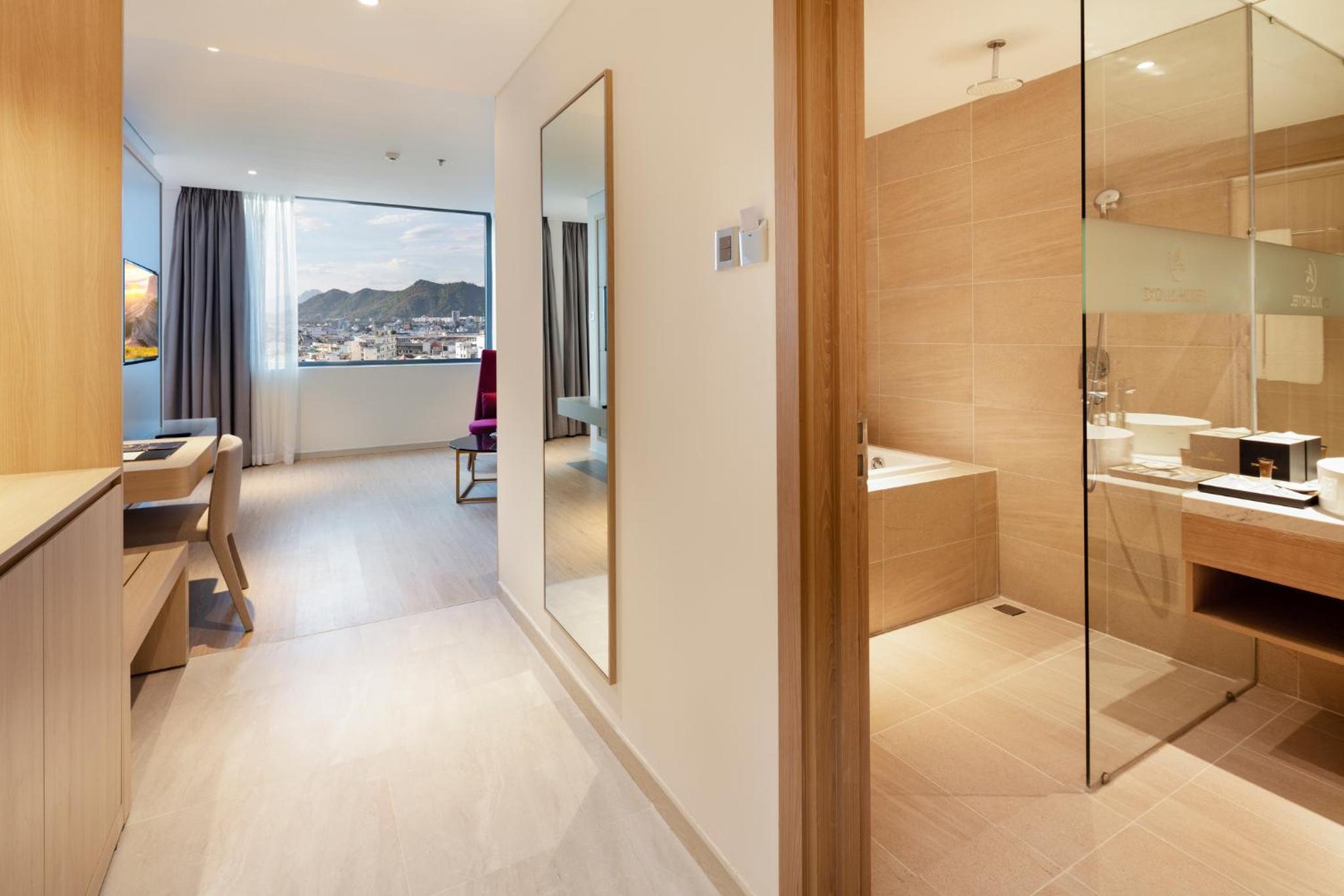 Executive Suite City View - Photo 9