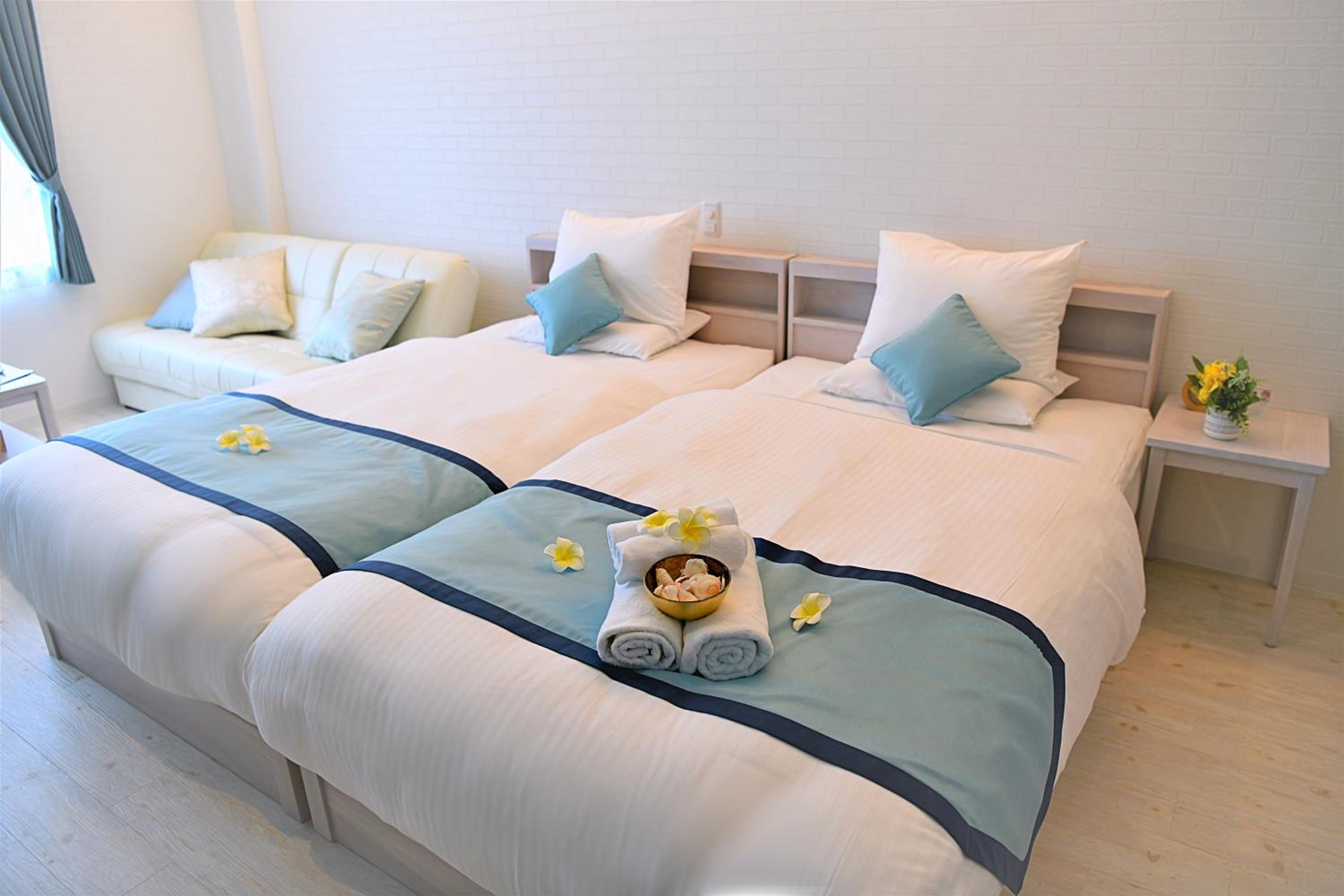 Twin Room with Extra Bed - Photo 1