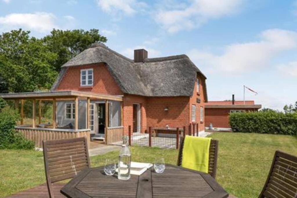 Three-Bedroom House photo 2