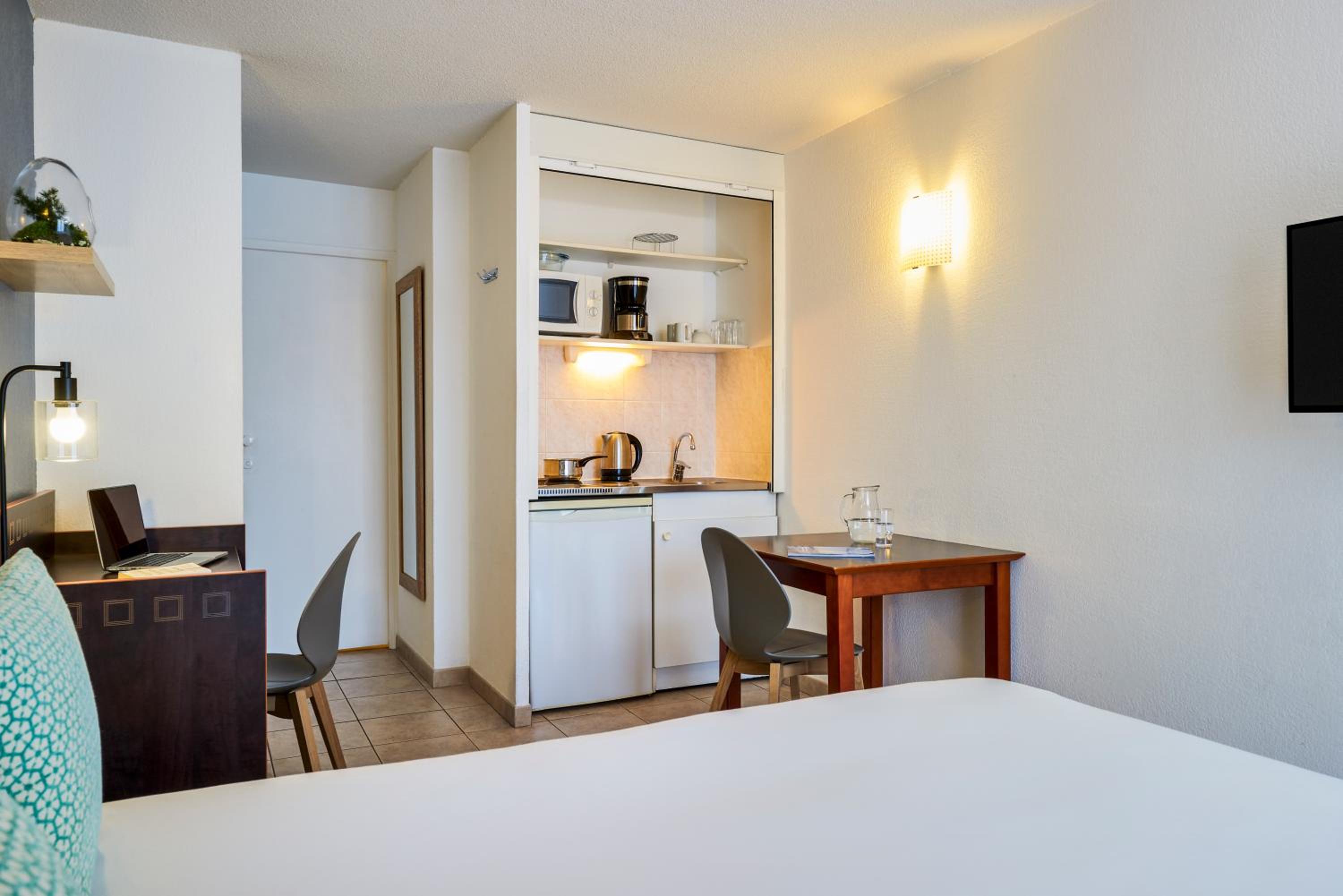 Standard Studio with Shower (2 Adults)  - Photo 6