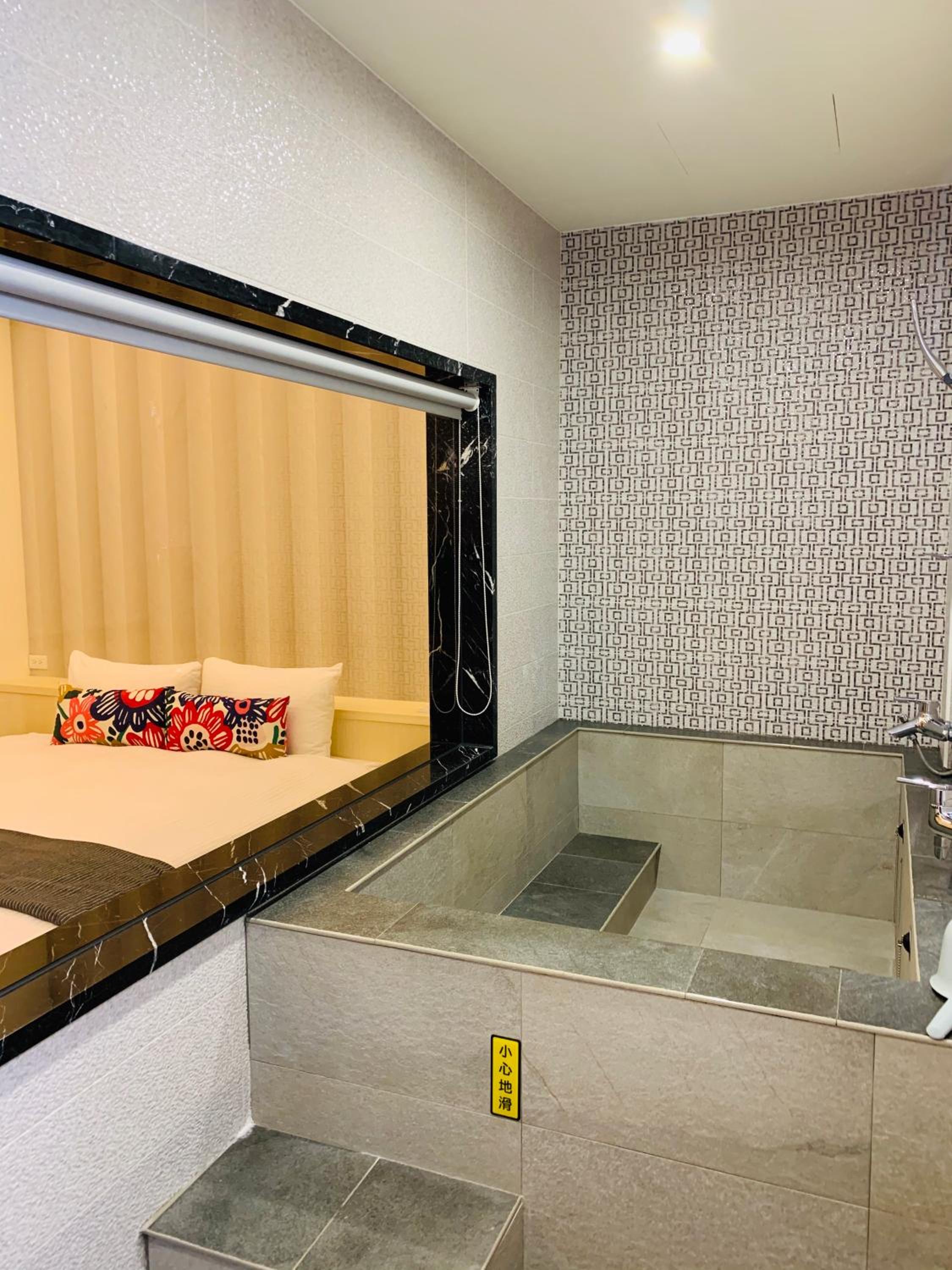 Deluxe Double Room with Bath photo 2