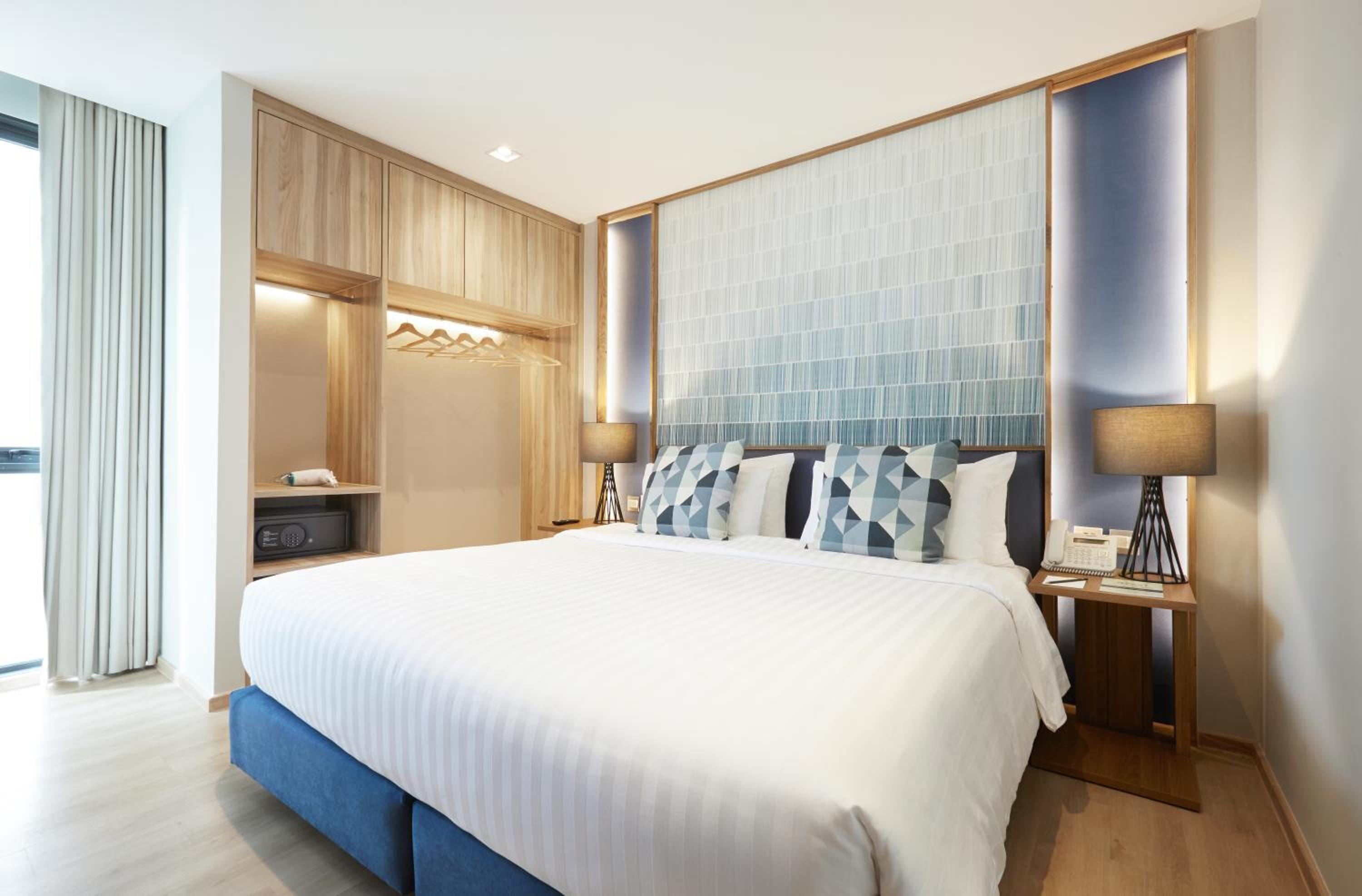 Deluxe Double Room with Balcony photo 1