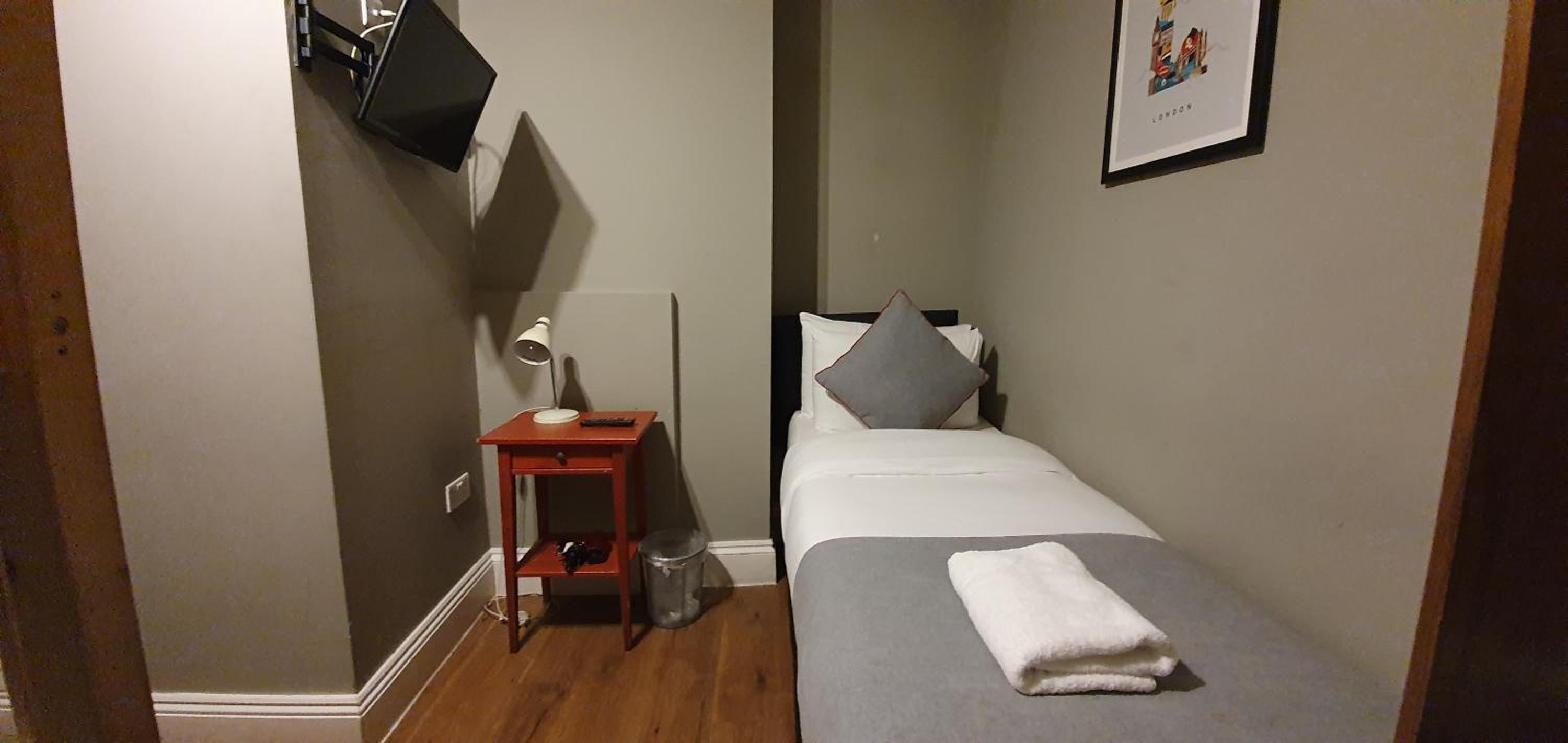 Economy Triple Room photo 1