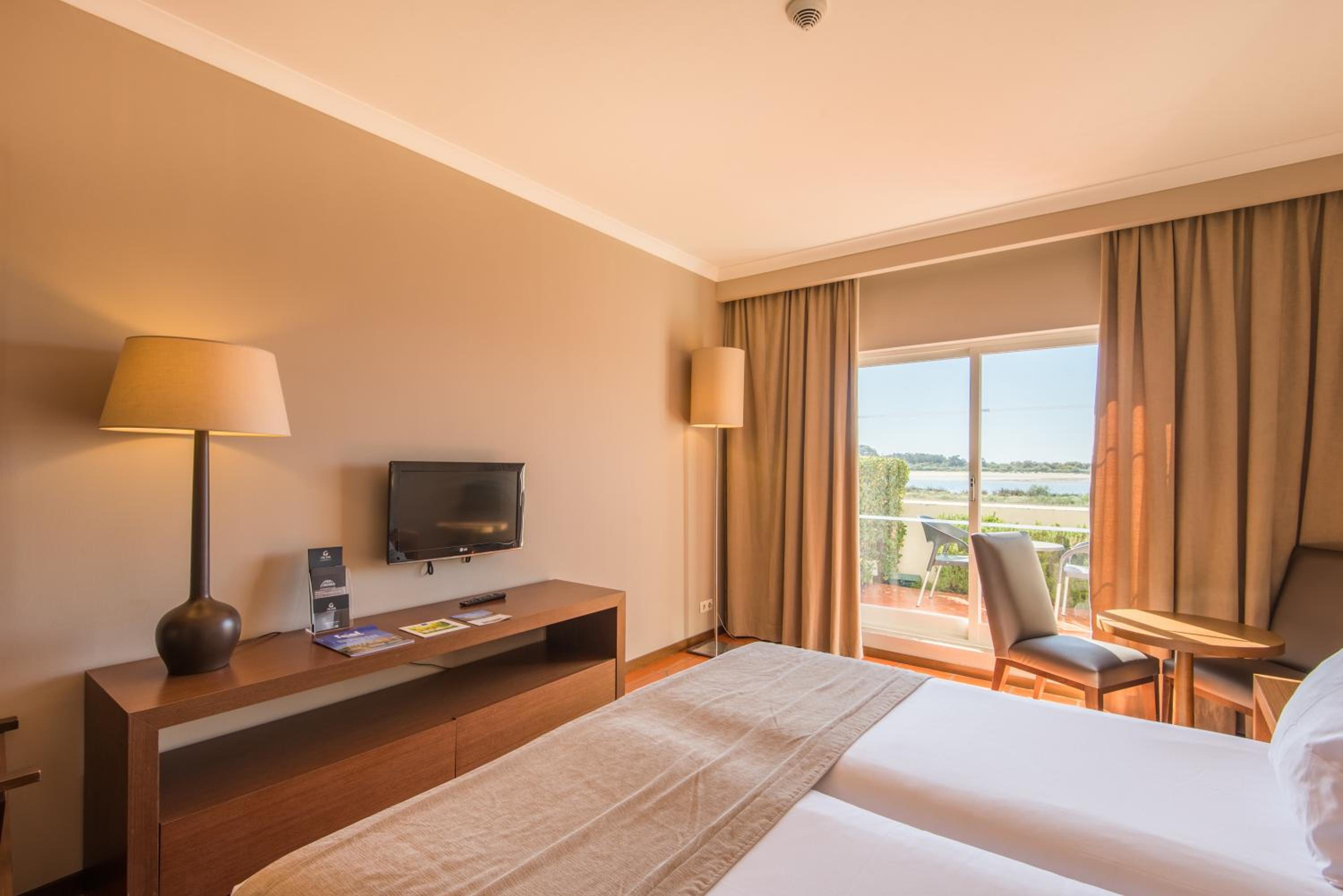Twin Room with Ria View