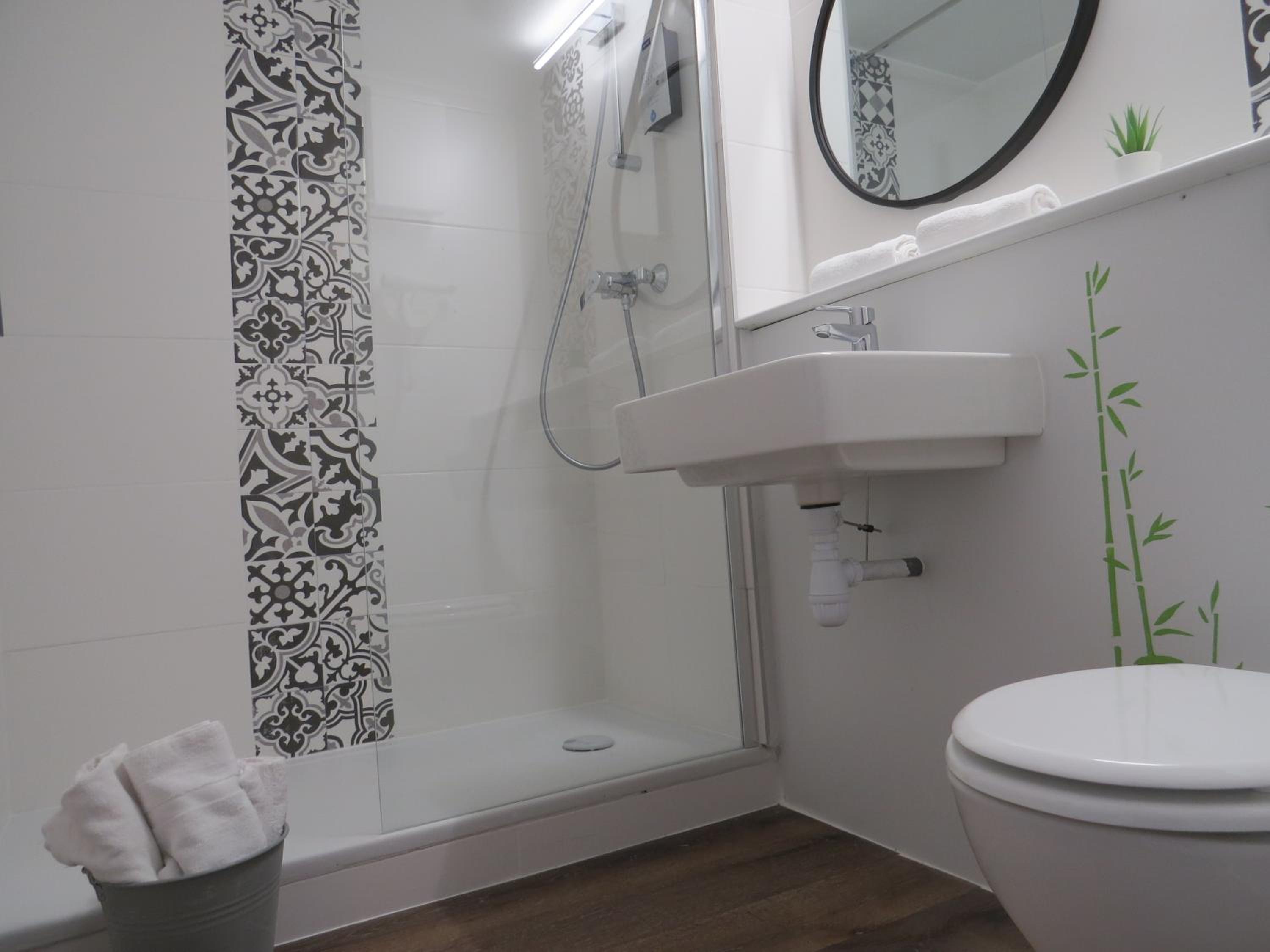 Double Room - Photo 8
