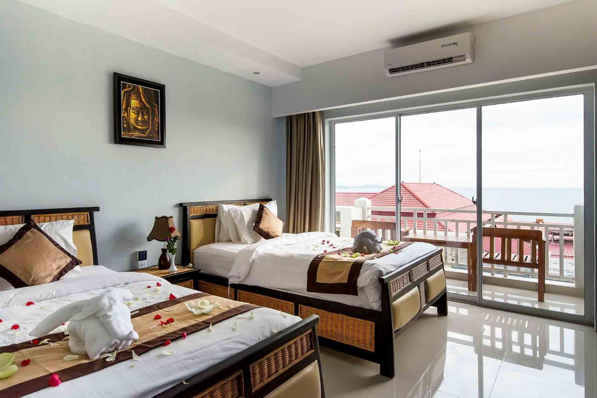 Deluxe Twin Room with Sea View - Photo 3