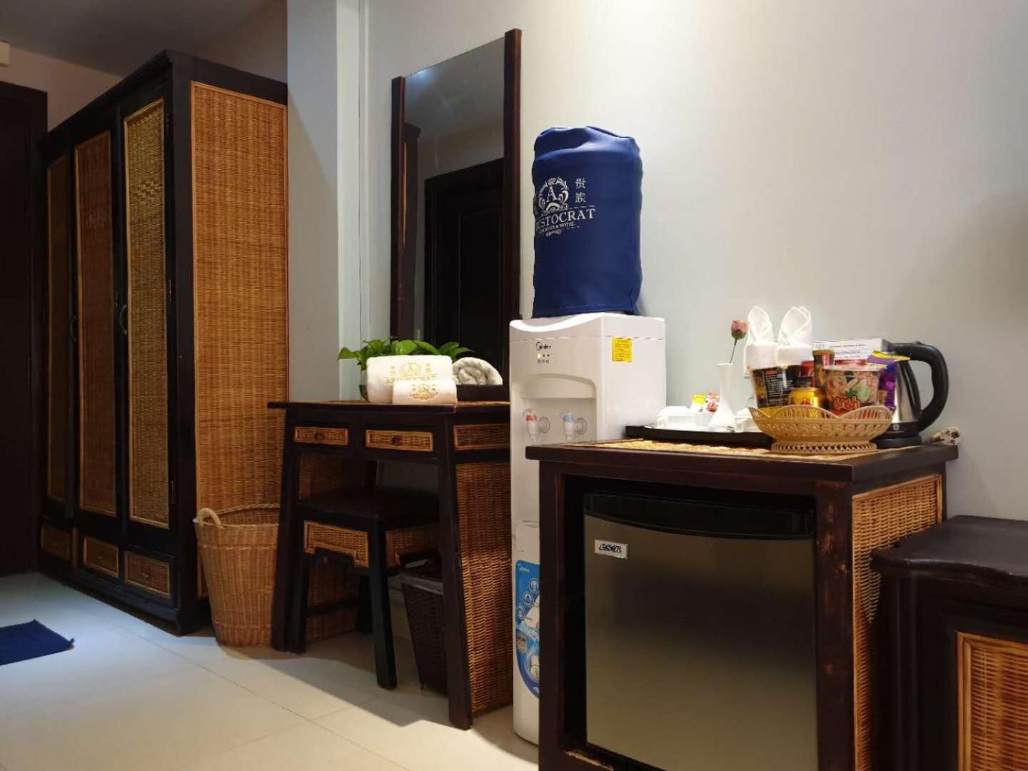 Deluxe Twin Room with Sea View - Photo 6