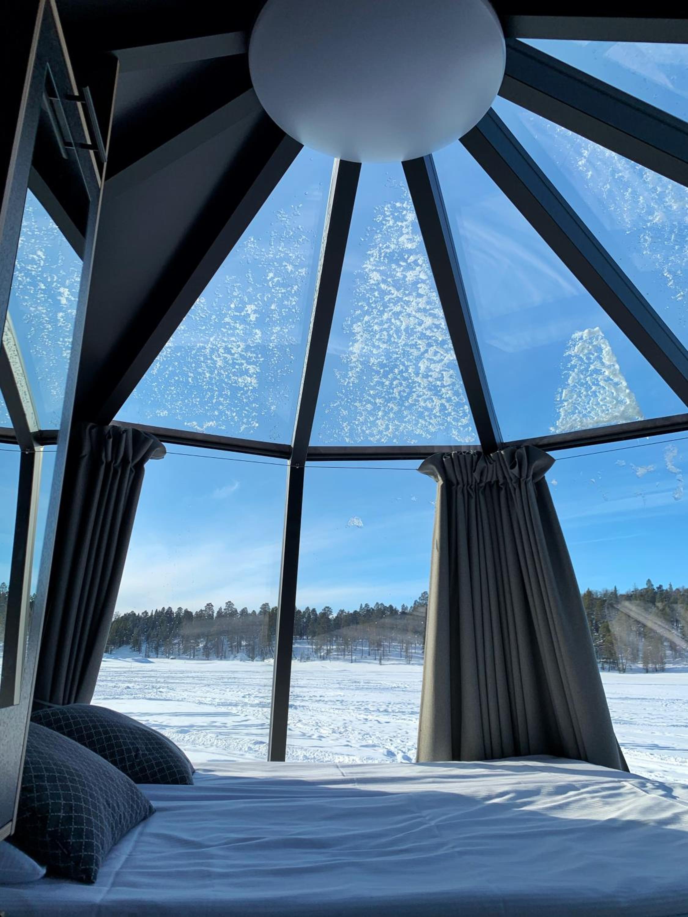 Glass Hut with Lake View photo 1