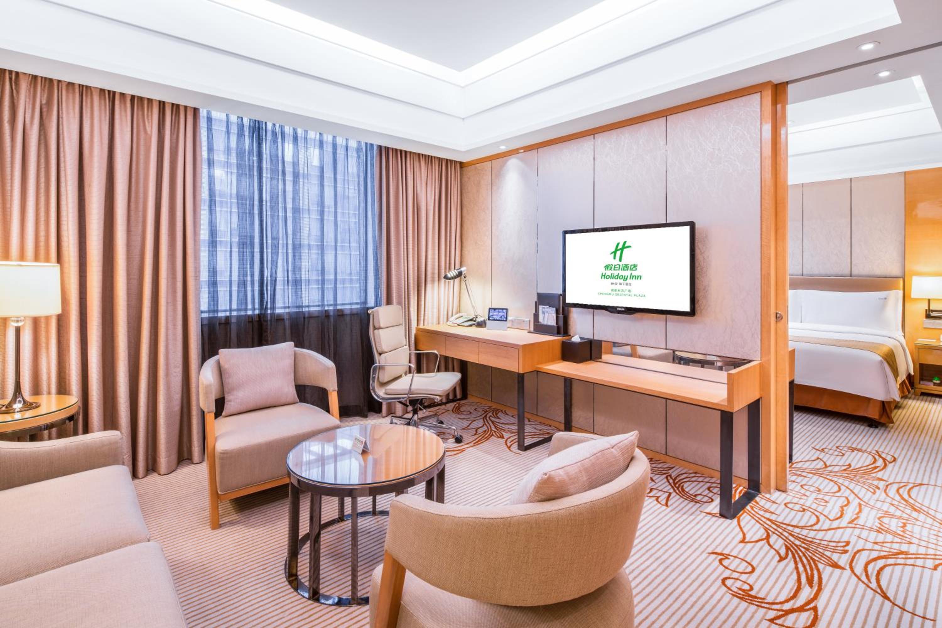 One Bed King Suite with Lounge Access High Floor - Photo 8