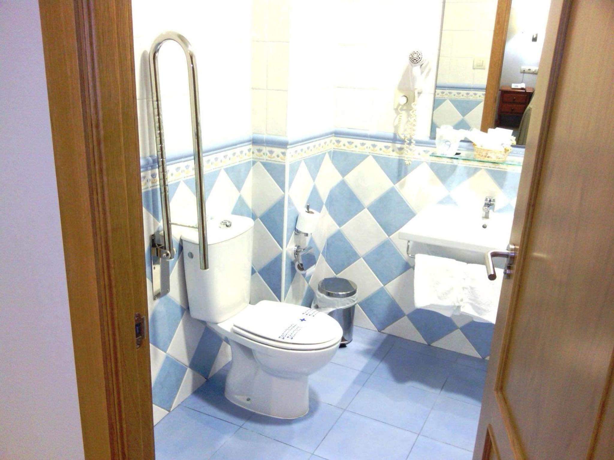 Double Room - Disability Access - Photo 4