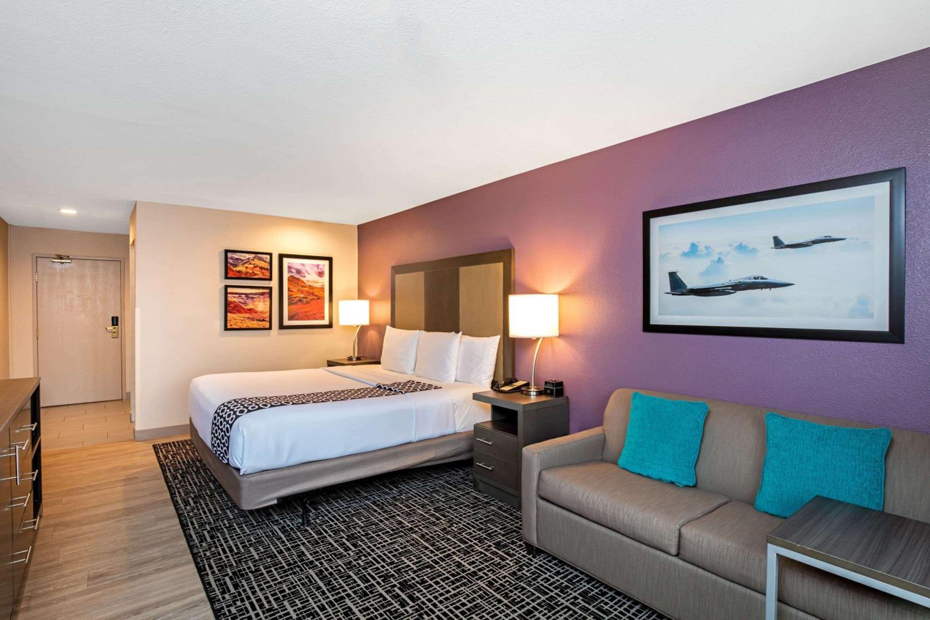 Executive King Room - Non-Smoking - Photo 2