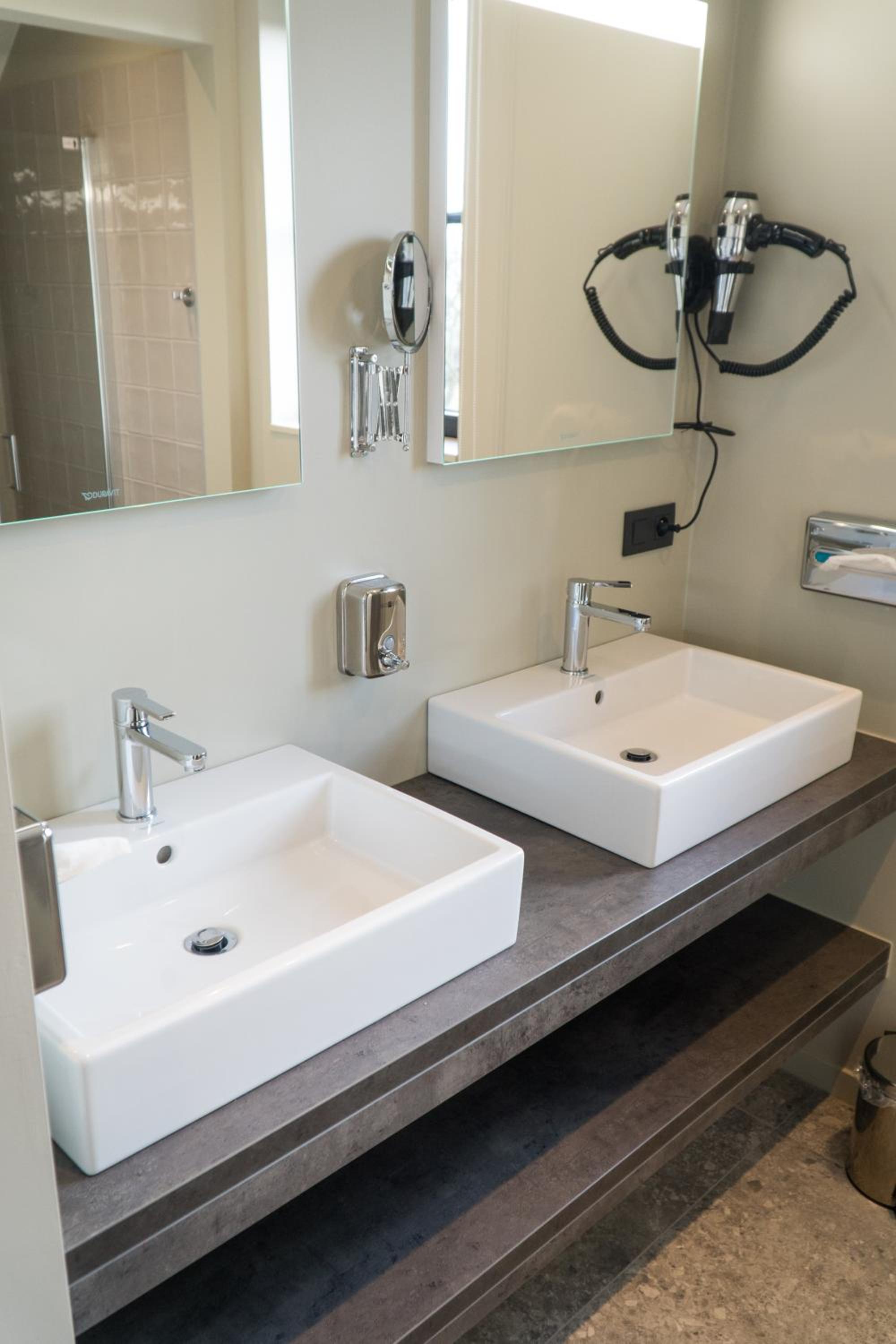 Family Room with Private Bathroom photo 3