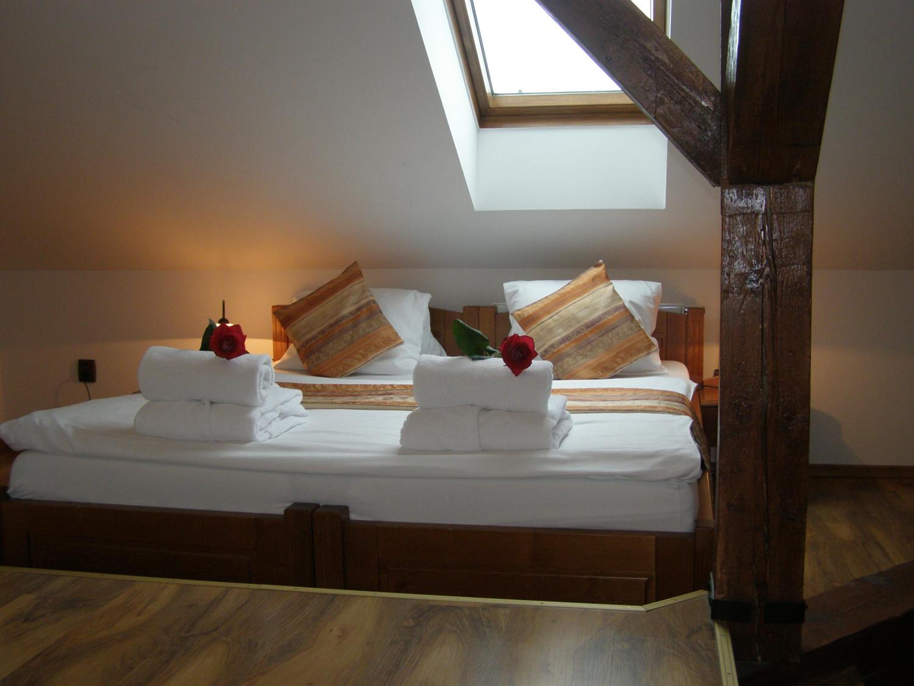 Large Double or Twin Room - Photo 9