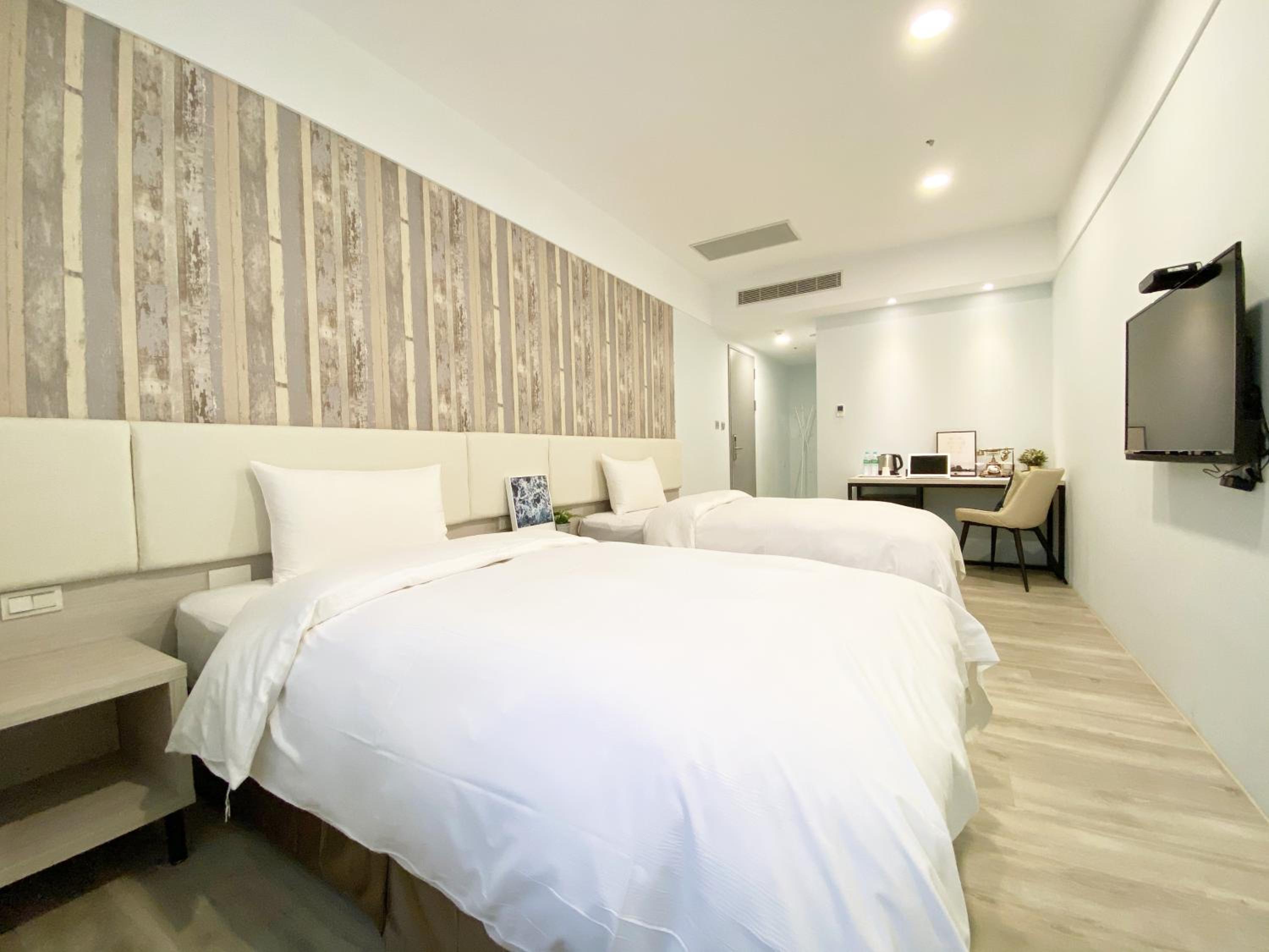 Deluxe Twin Room - Photo 3