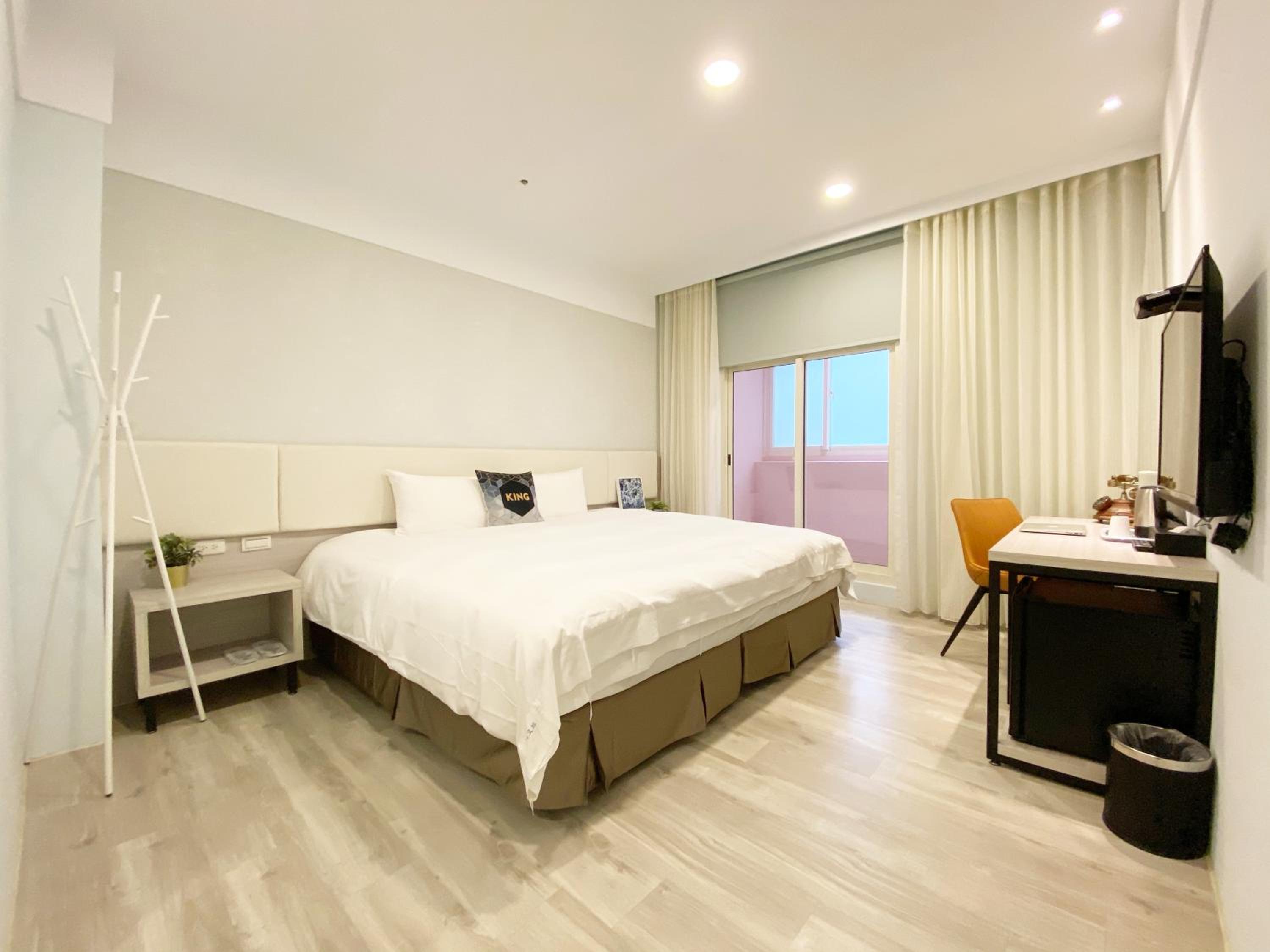 Deluxe Double Room with Balcony - Photo 2