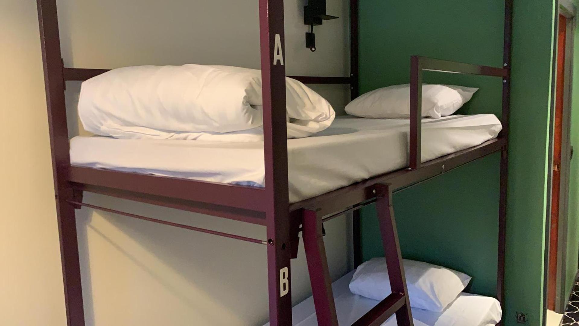 Bed in 10-Bed Mixed Dorm Ensuite photo 3