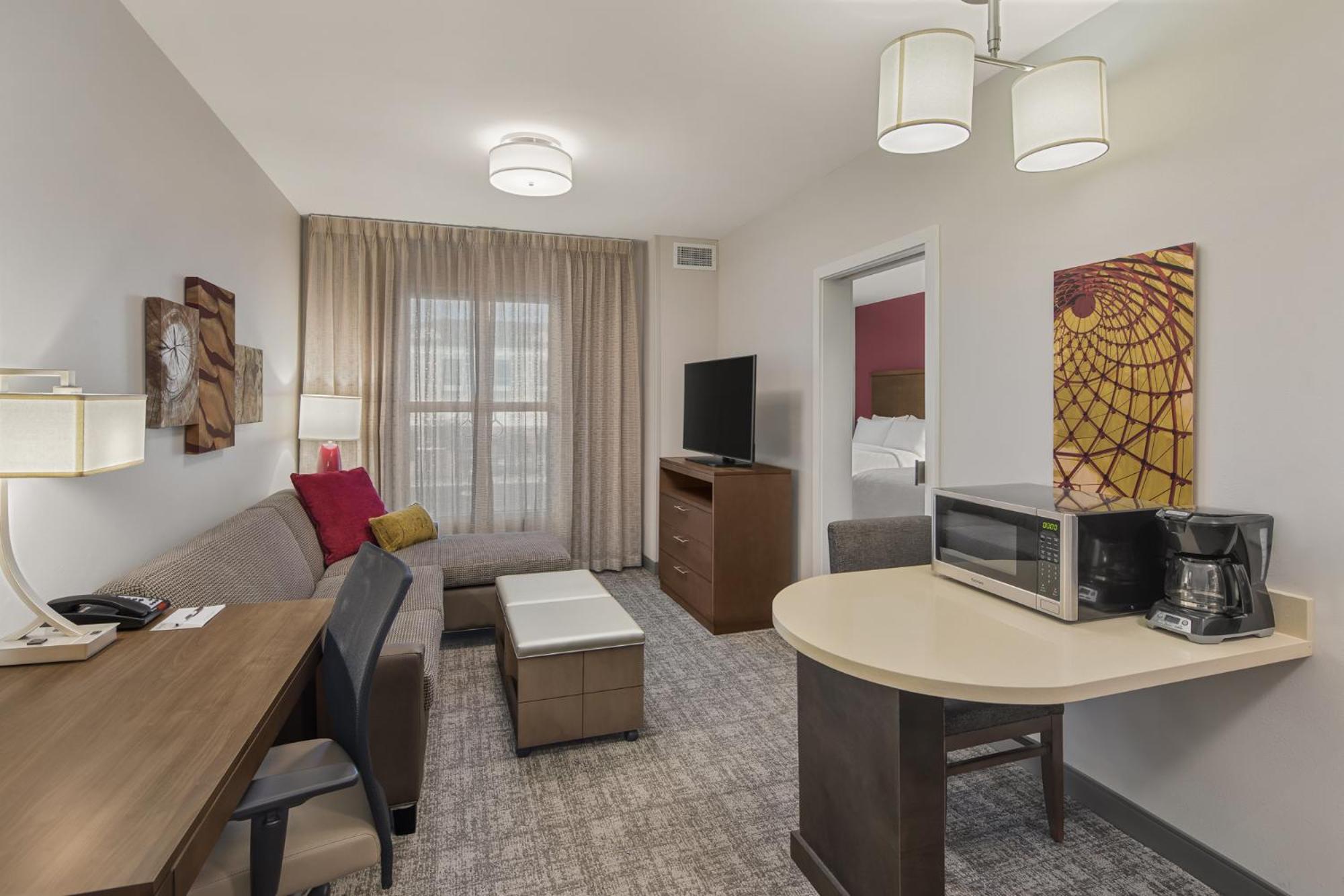 One-Bedroom Queen Room with Two Queen Beds and Mobility Accessible Tub - Non-Smoking photo 1