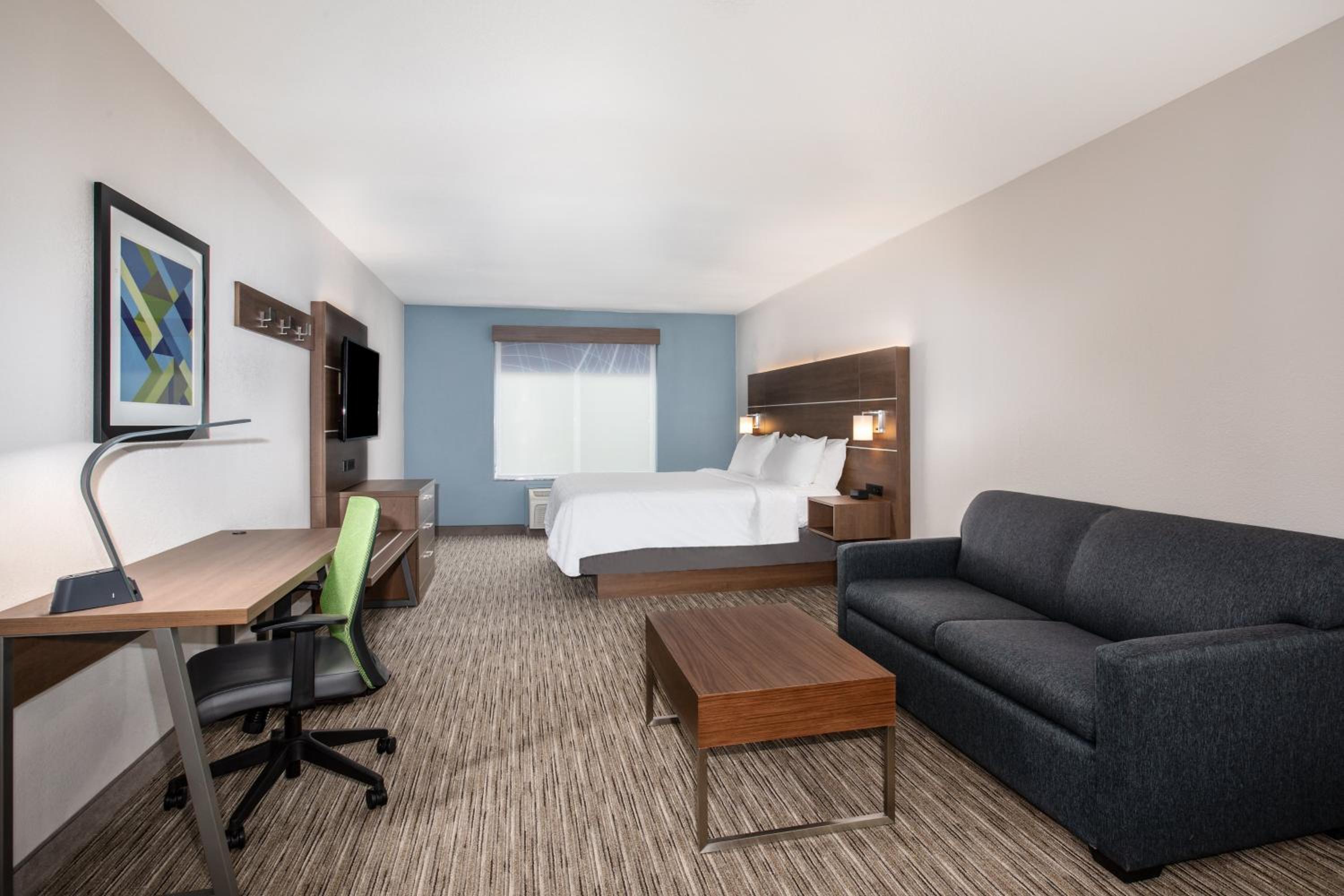 King Suite with Sofa Bed - Non-Smoking - Photo 1