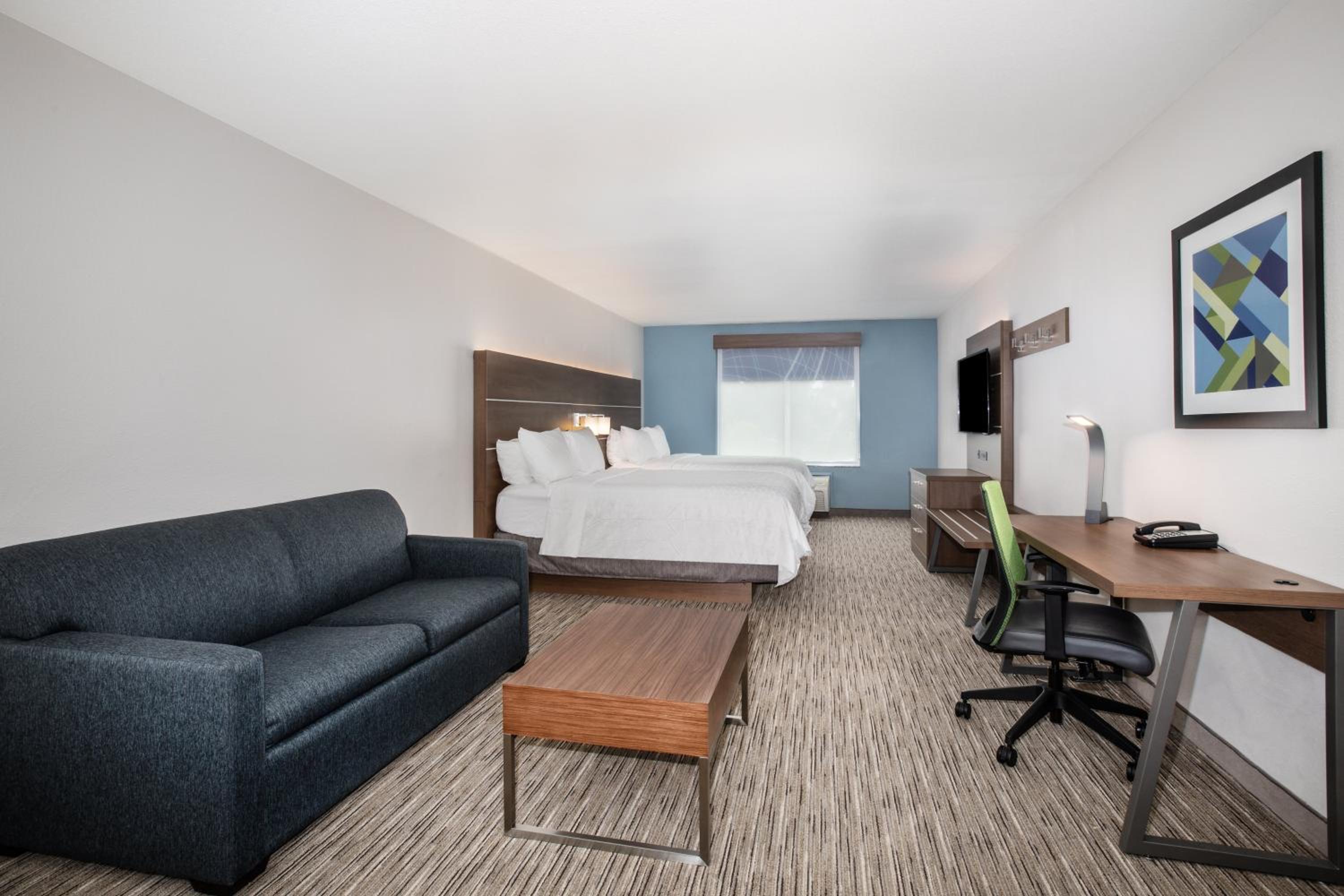 Queen Room with Two Queen Beds - Photo 1