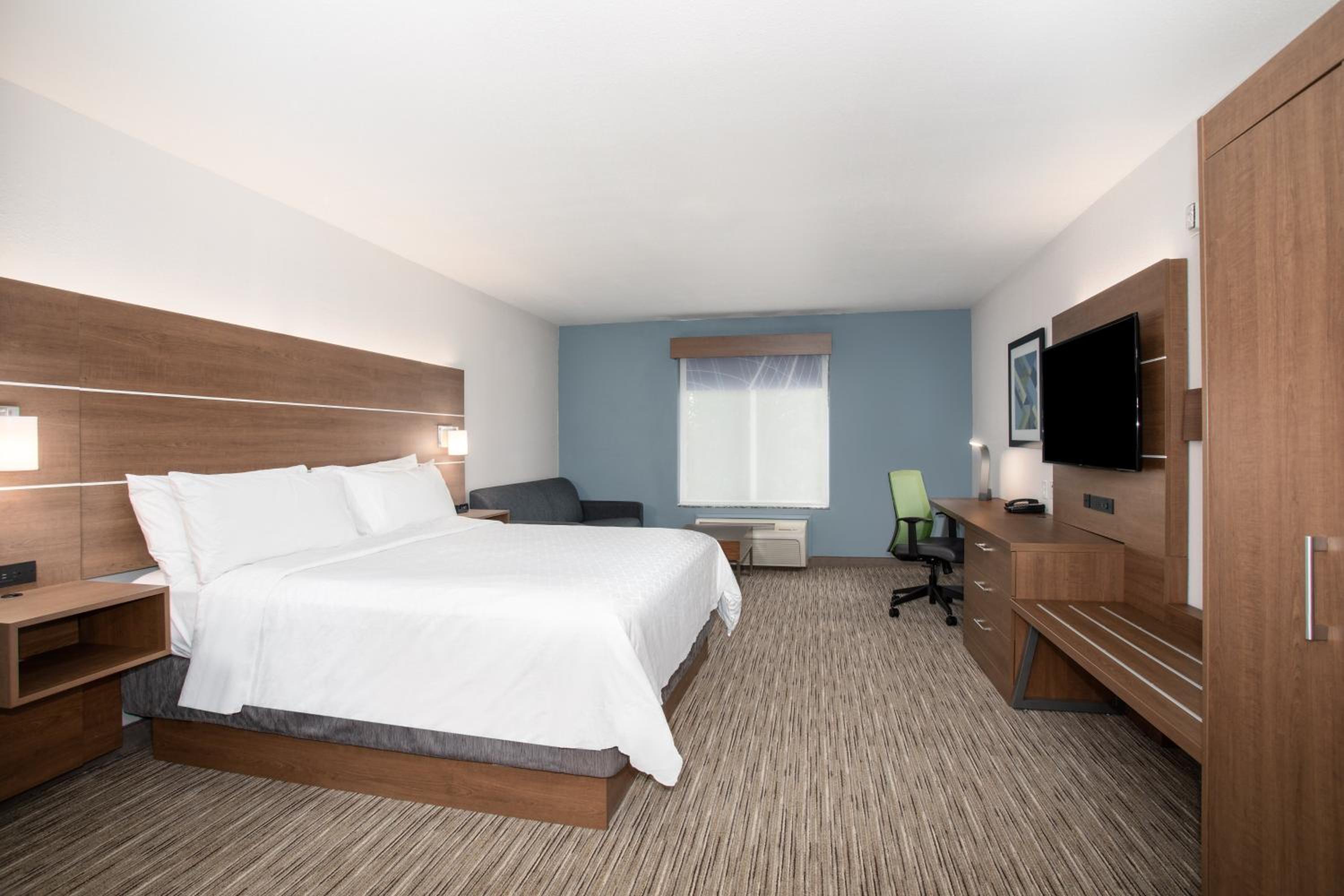 Double Suite - Mobility Access Tub/Non-Smoking - Photo 2
