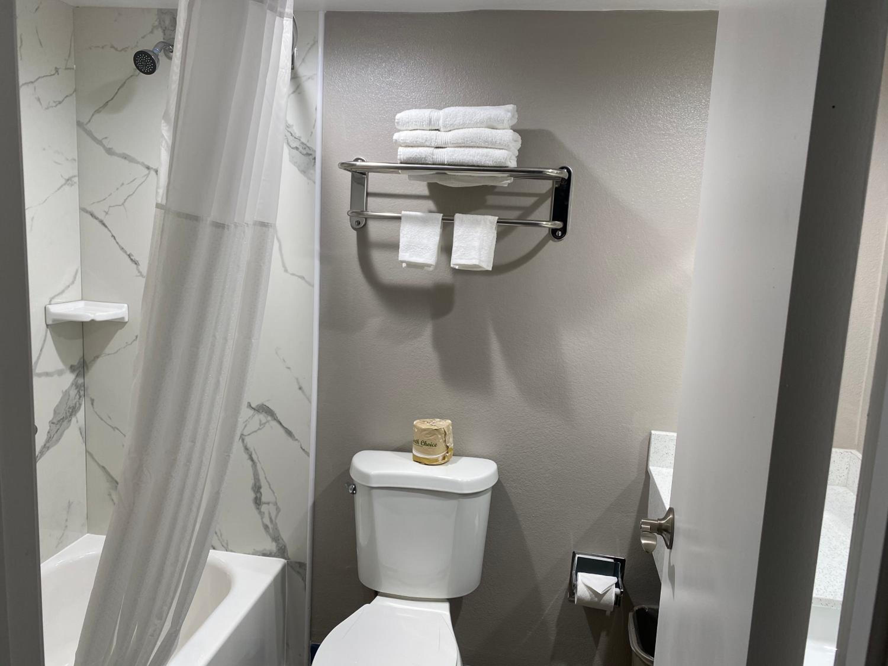 King Room - Disability Access - Non-Smoking - Photo 7