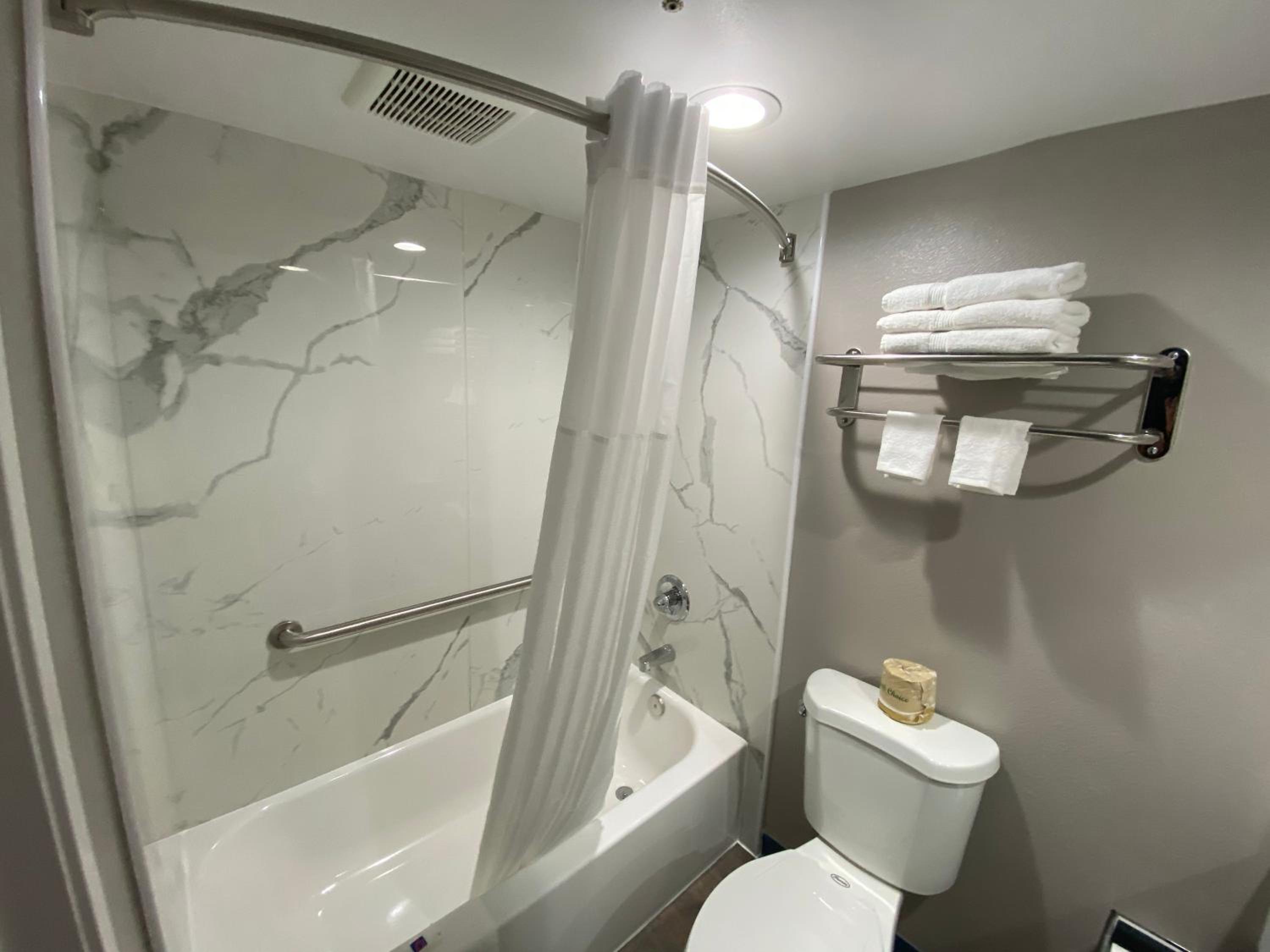 King Room - Disability Access - Non-Smoking - Photo 6