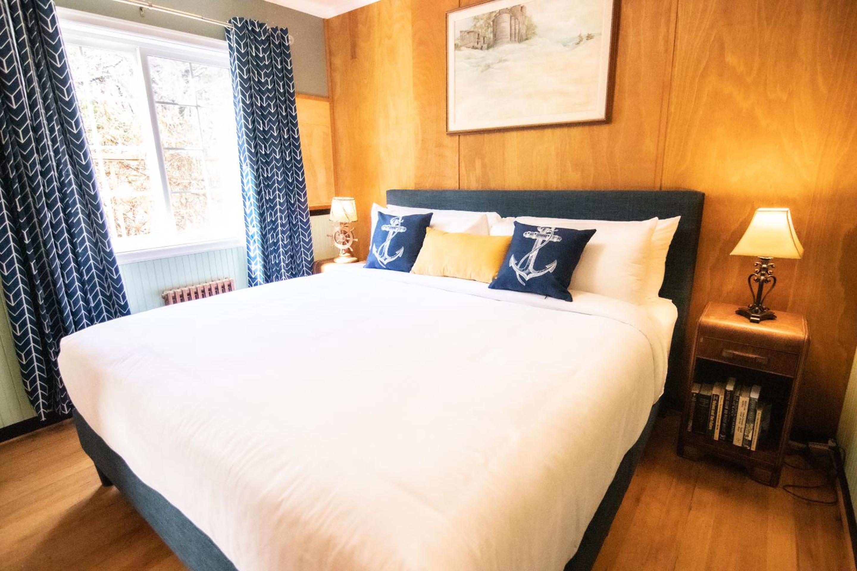 Deluxe King Room photo 2