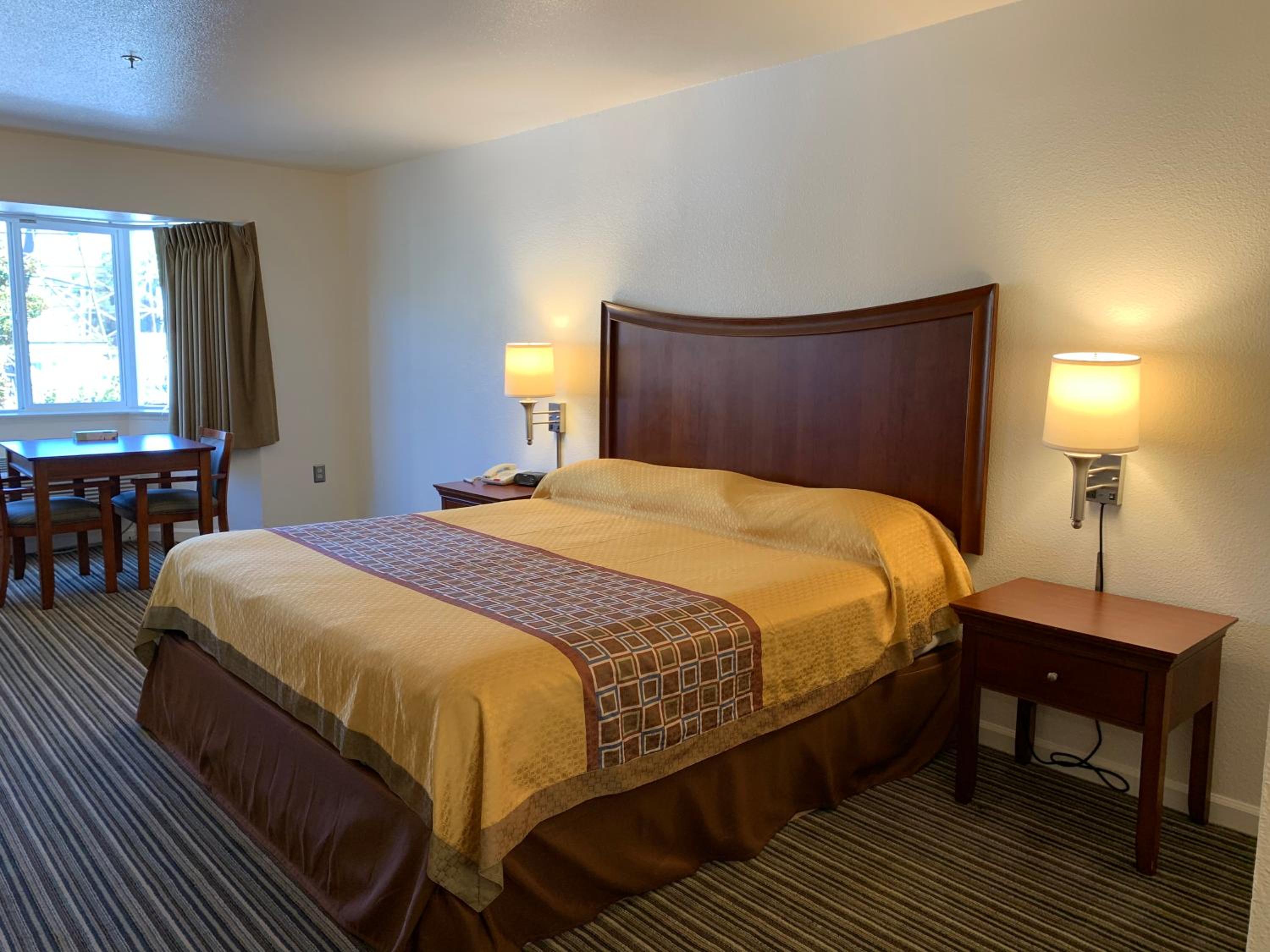 King Room thumbnail 6