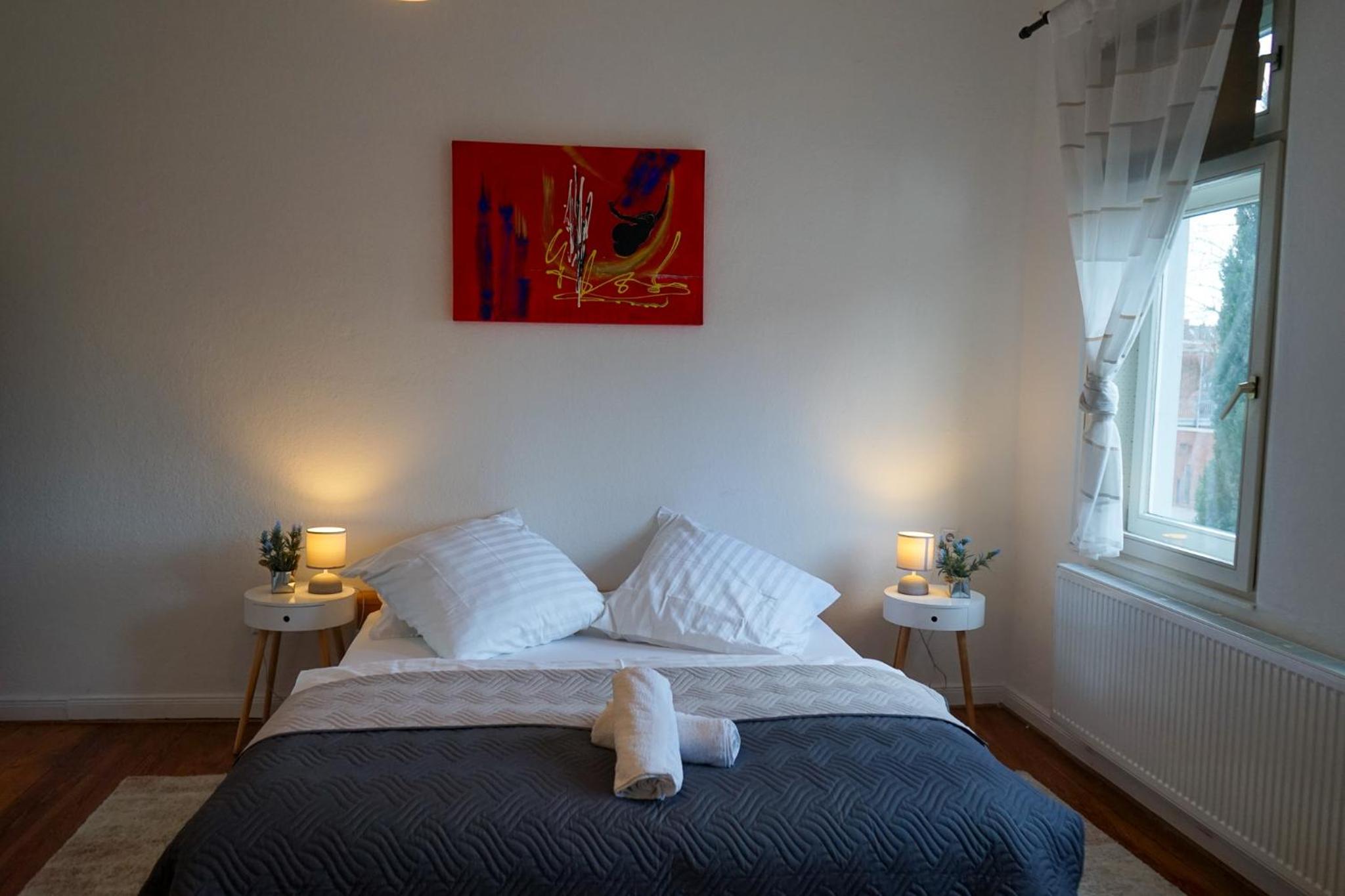 Apartment with Balcony - Photo 3