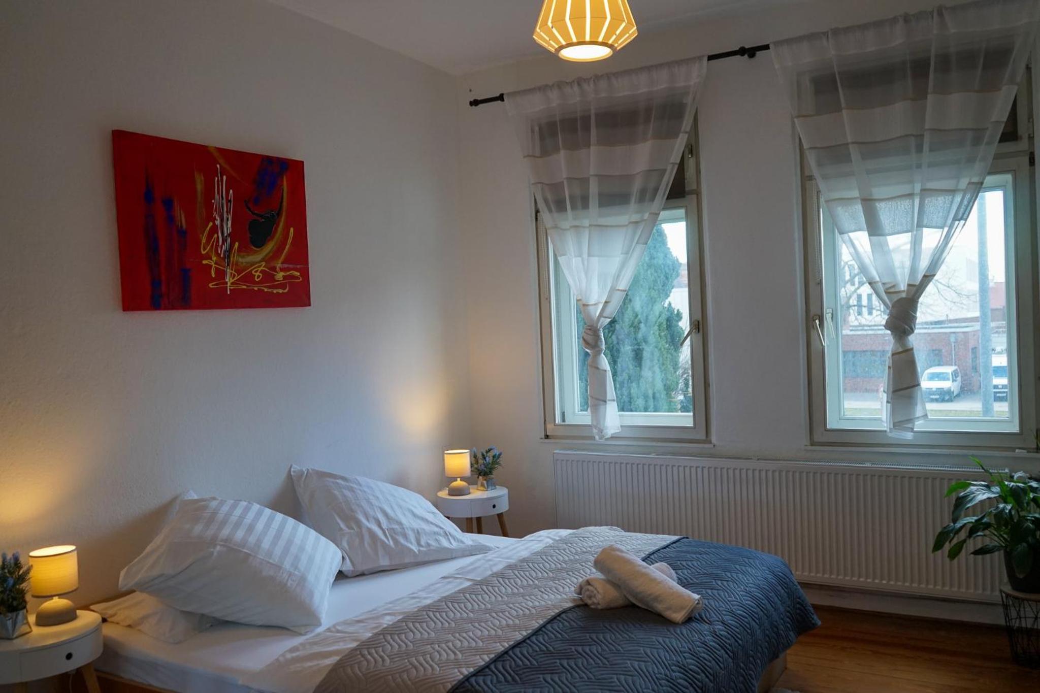 Apartment with Balcony - Photo 8