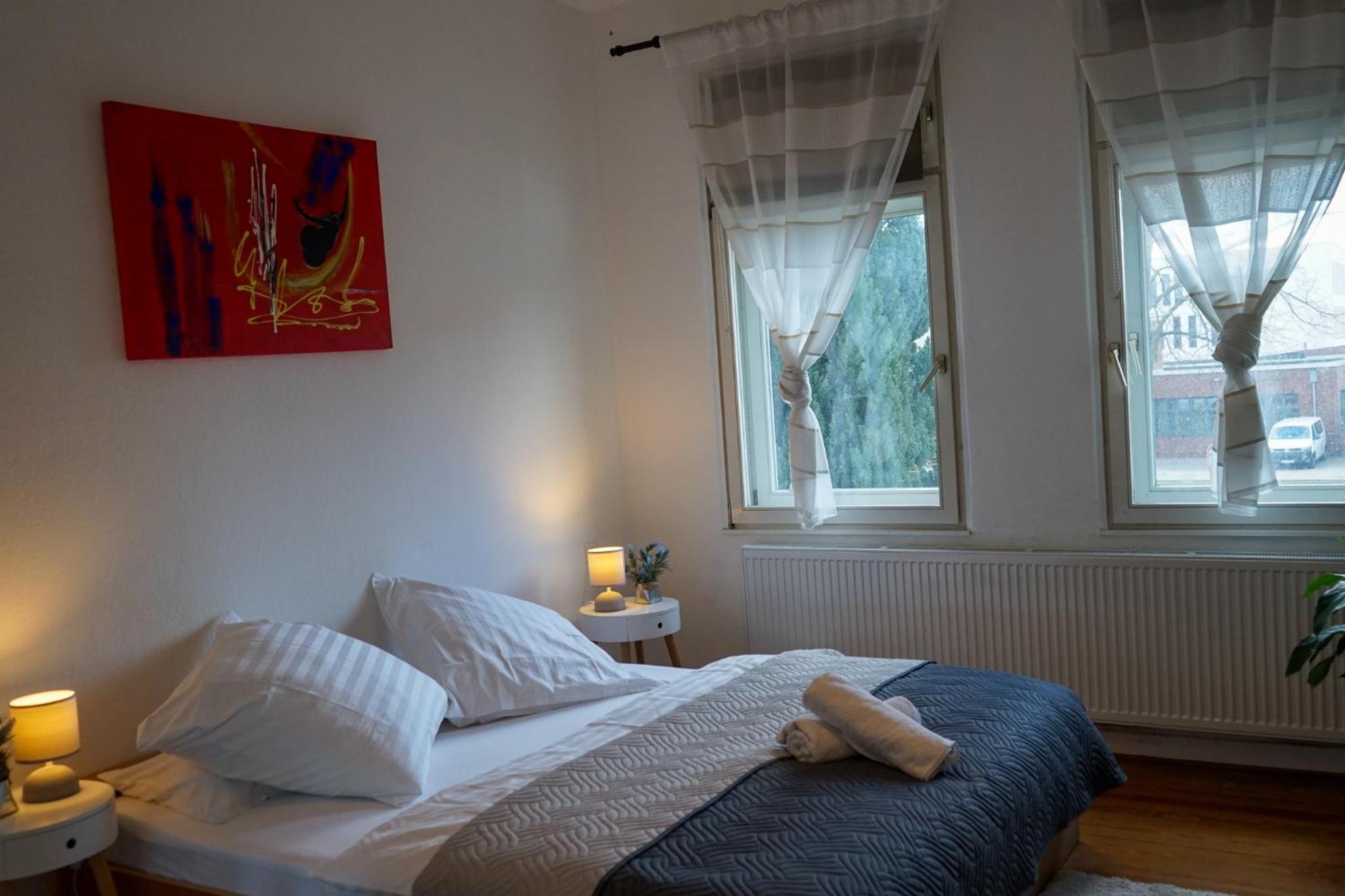 Apartment with Balcony - Photo 4