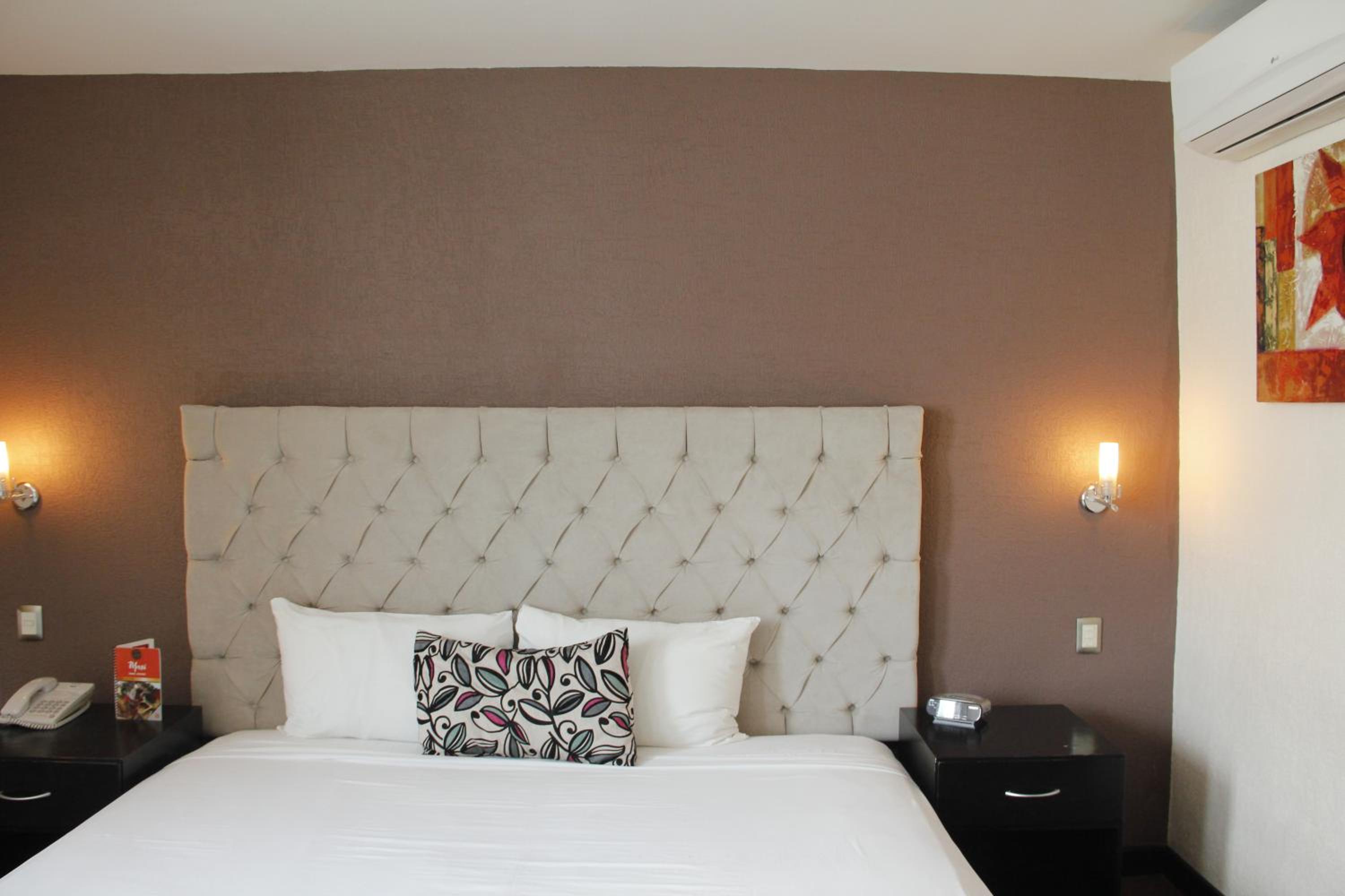 King Room - Non-Smoking - Photo 6