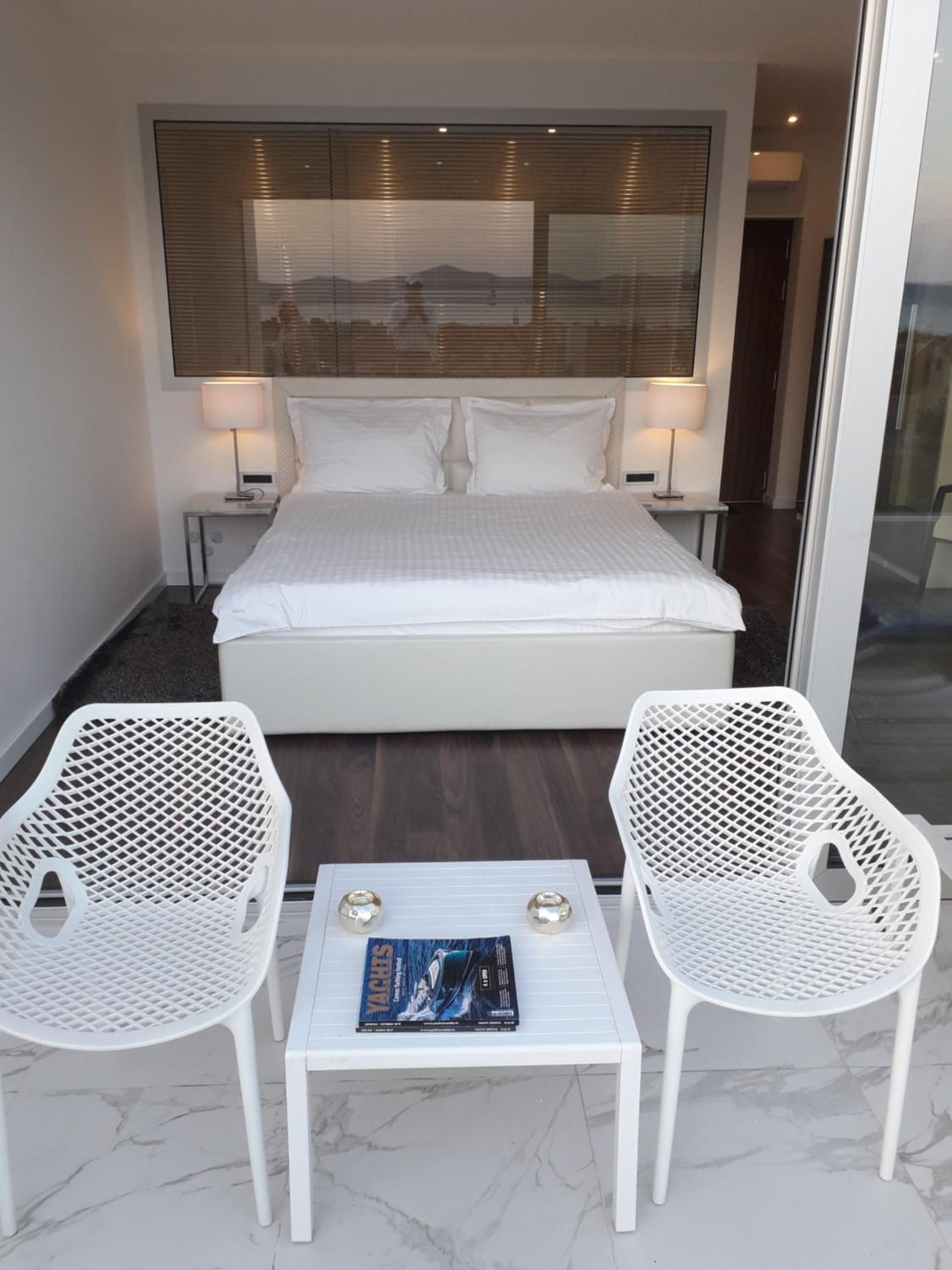 Deluxe Room with Terrace and Sea View photo 3